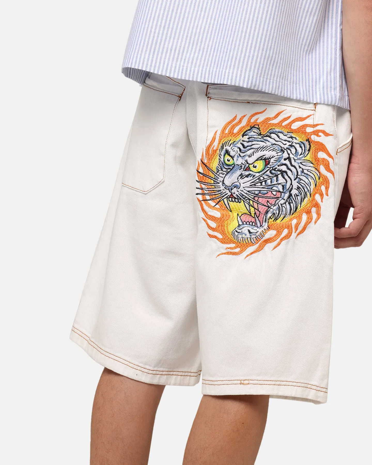 Ed Hardy Shorts en Jean Tigre Blanc Cassé
