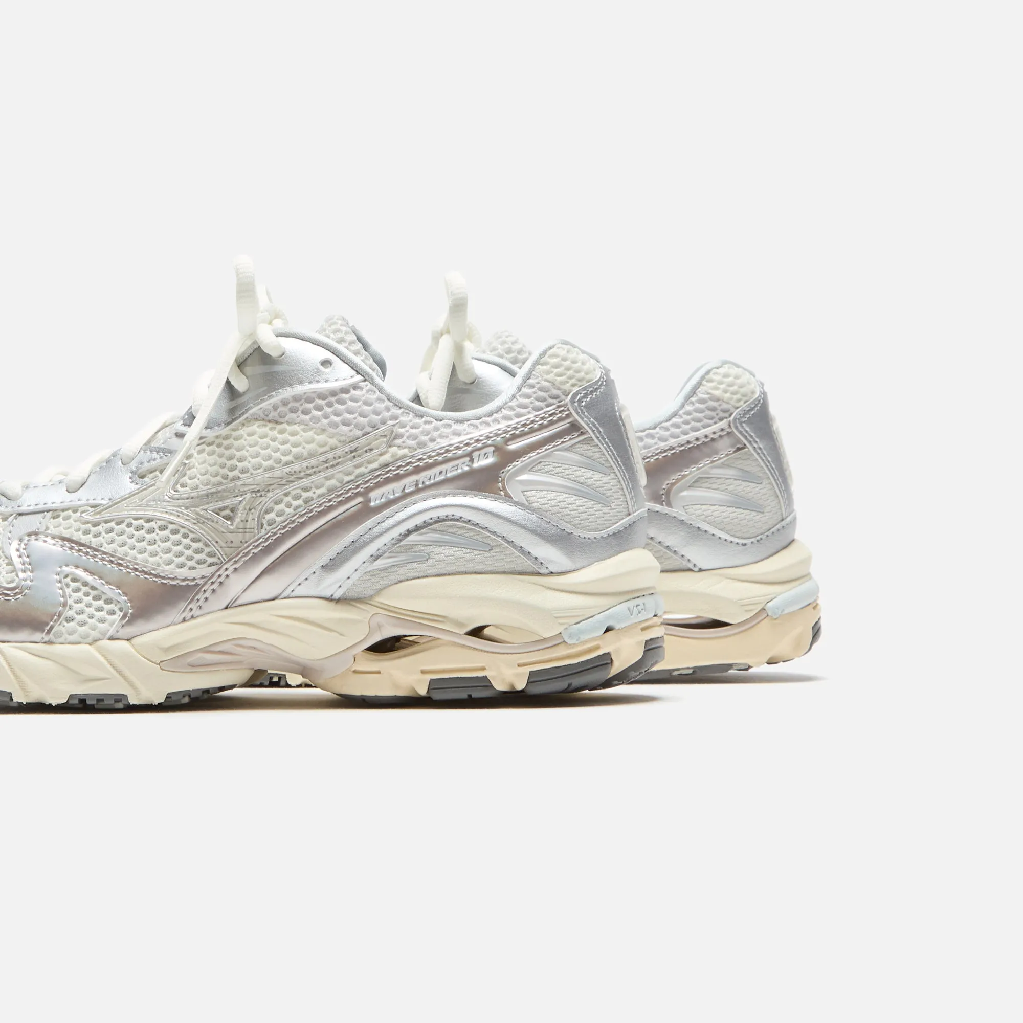 Mizuno Wave Rider 10 - Metallic Snow White Supportive Footwear Structure