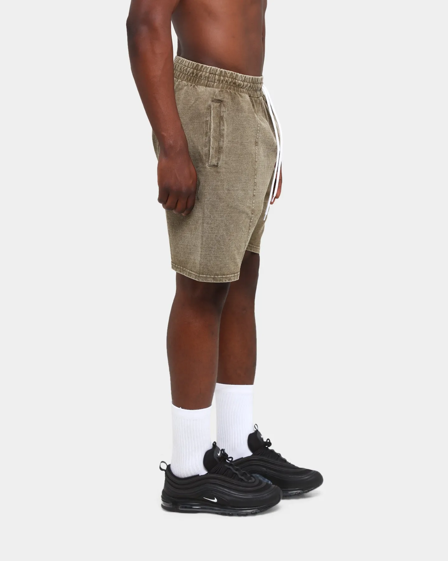 Elevn Clothing Co. Shorts délavés VTG Forêt