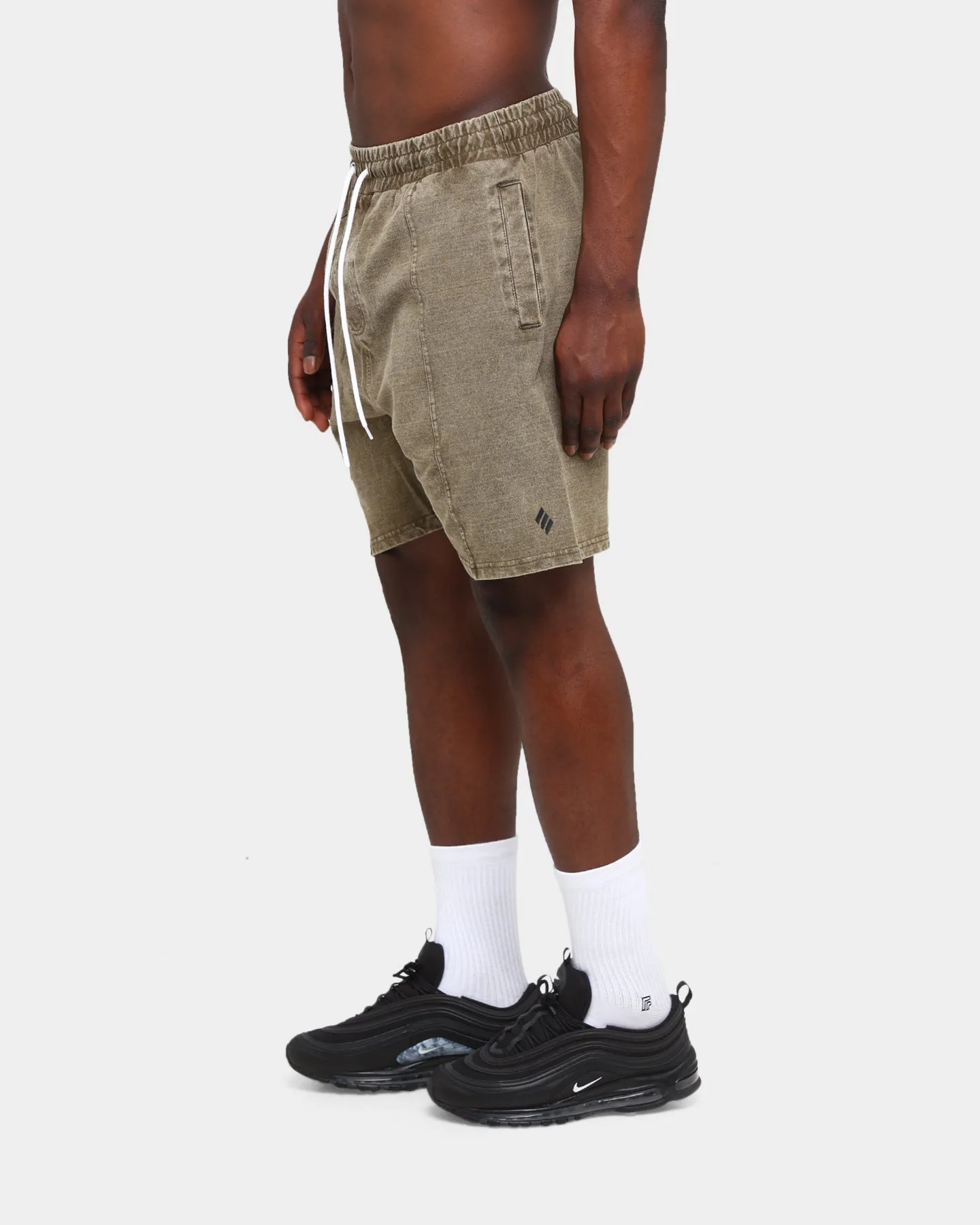 Elevn Clothing Co. Shorts délavés VTG Forêt