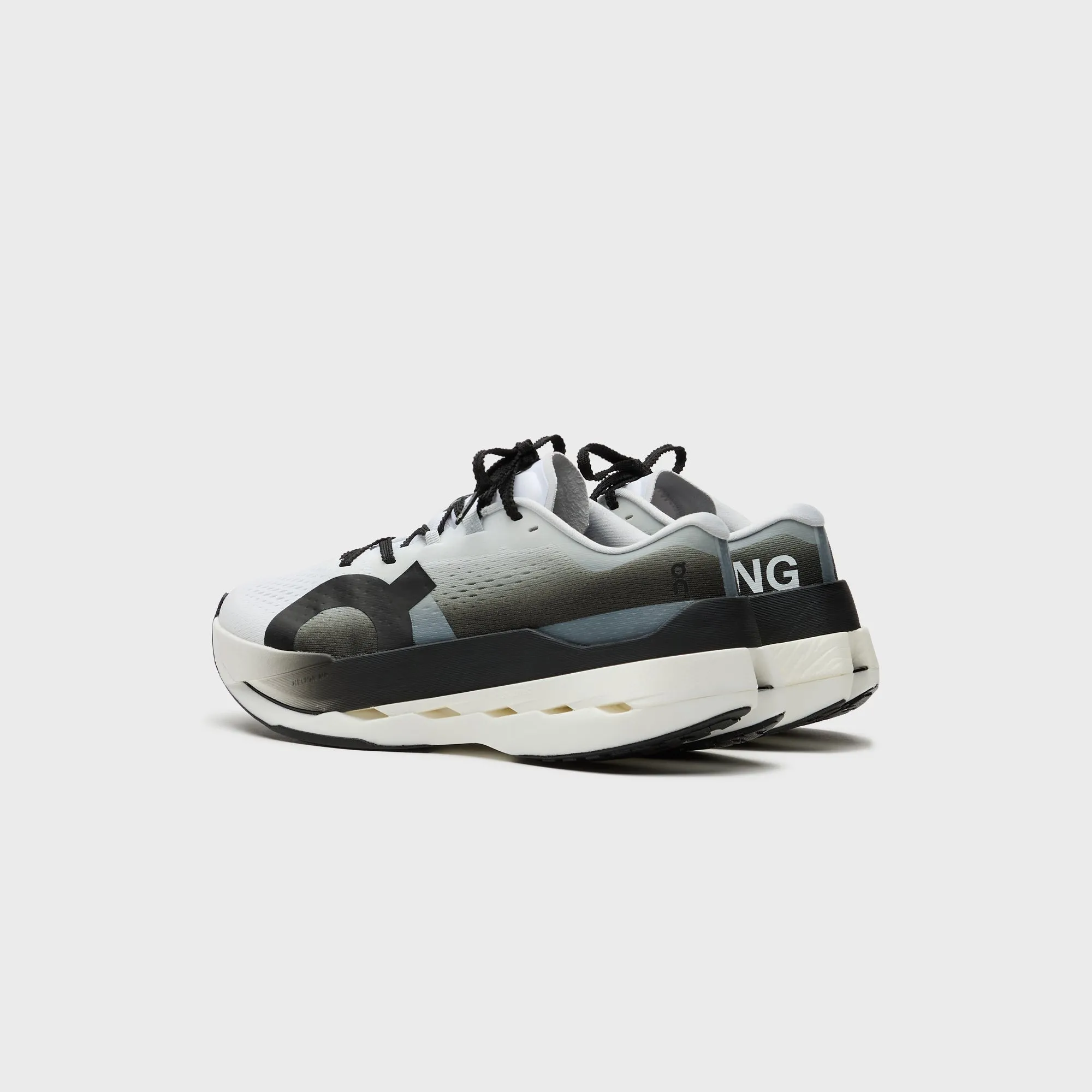 On Running Wmns Cloudboom Max - White / Black Lightweight Upper Design