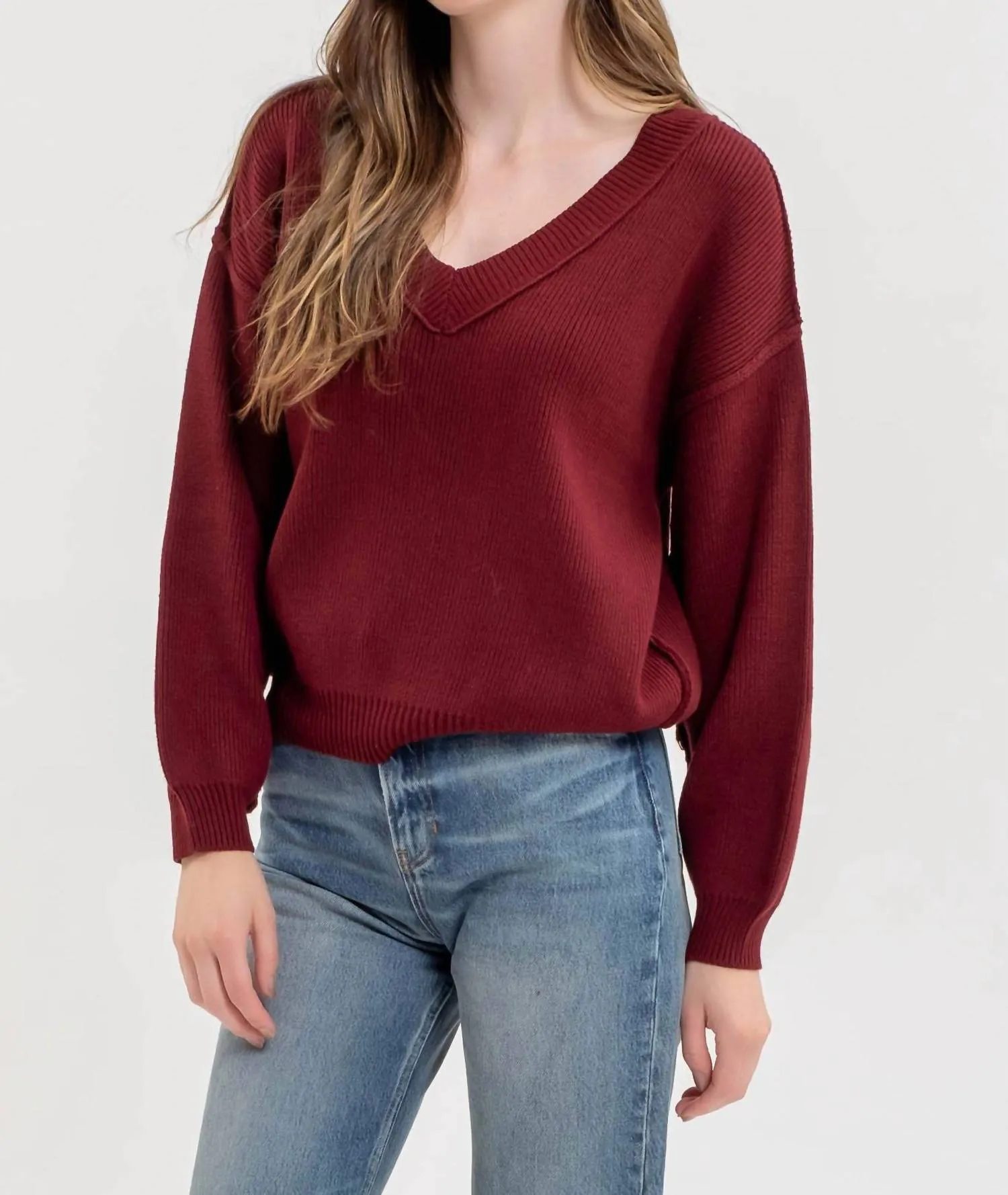 Pull col V à coutures apparentes en rouge