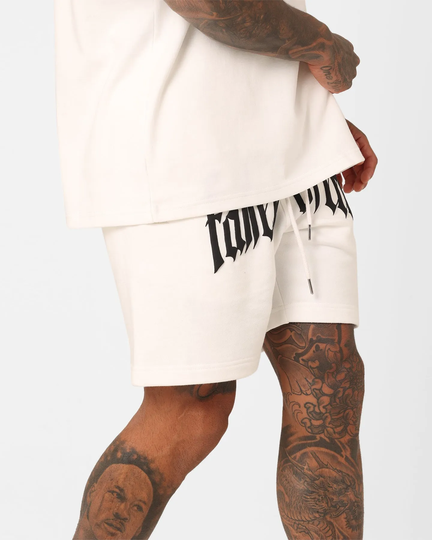 Short de survêtement à zip avec logo puff Fallen Breed Blanc/Noir