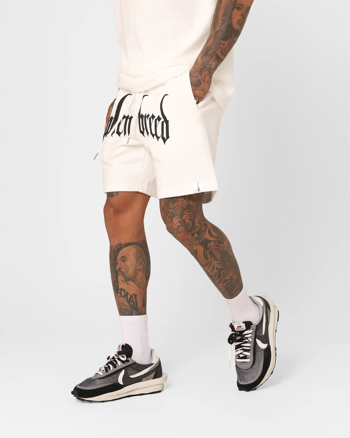 Short de survêtement à zip avec logo puff Fallen Breed Blanc/Noir
