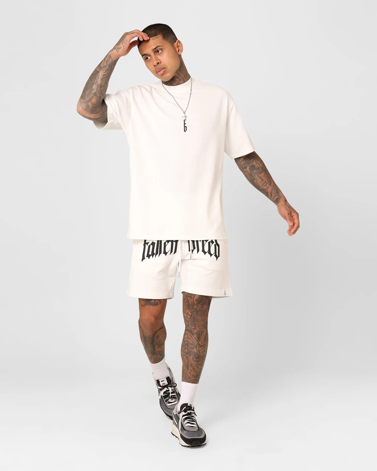 Short de survêtement à zip avec logo puff Fallen Breed Blanc/Noir
