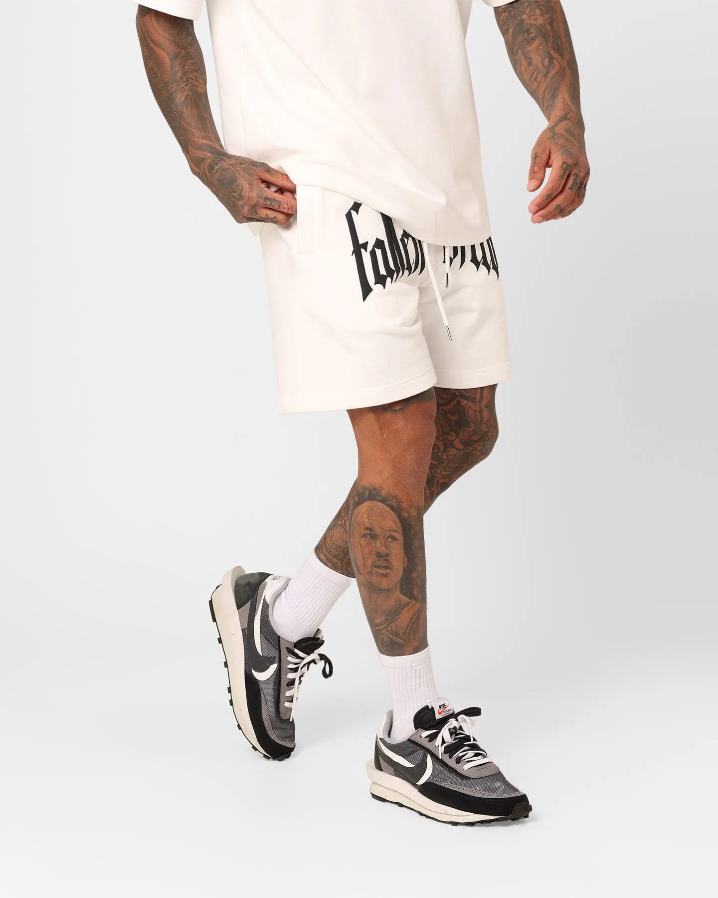 Short de survêtement à zip avec logo puff Fallen Breed Blanc/Noir