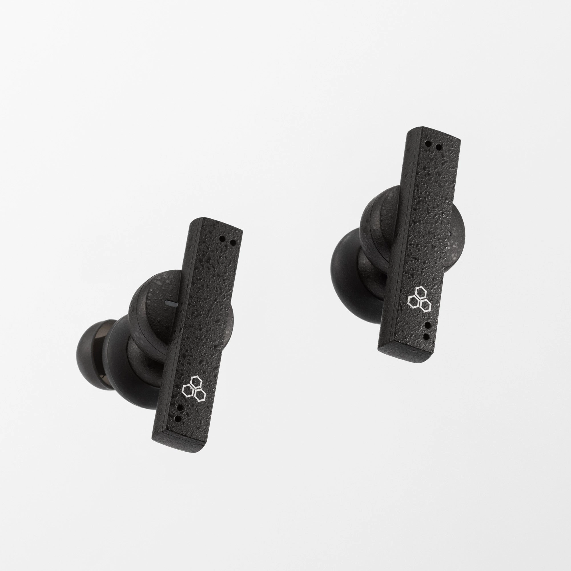 Final ZE8000 Noise-Cancelling True Wireless Earphones
