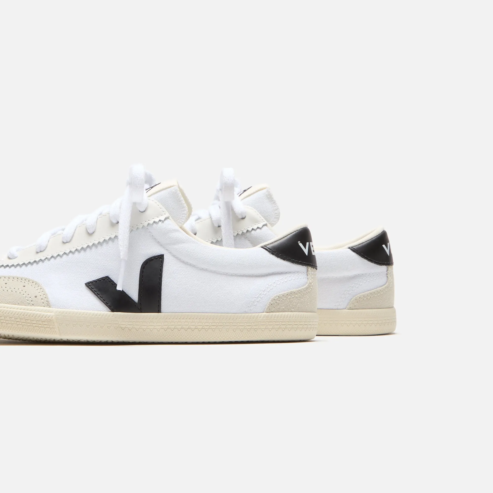 Veja Wmns Volley - White / Black Pressure Relief Non - Toxic