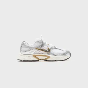 Nike V5 Rnr - White / Medium Ash / Parachute Beige / Metallic Pewter / Photon Dust / Sail Easy To Pack Up