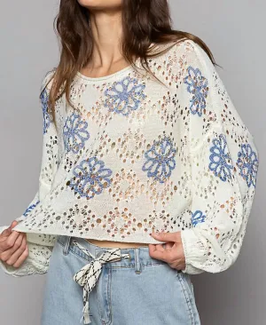 Pull à motifs floraux en ivoire