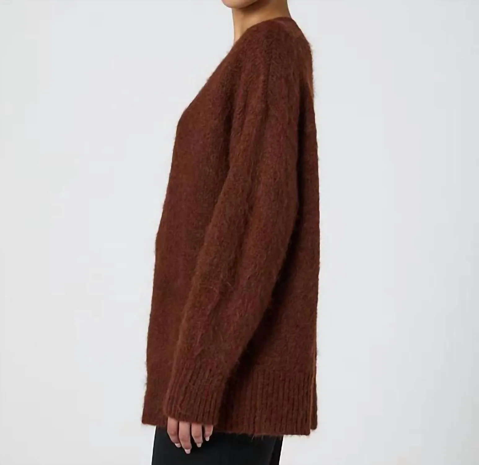 Pull en maille douce à col V en chocolat