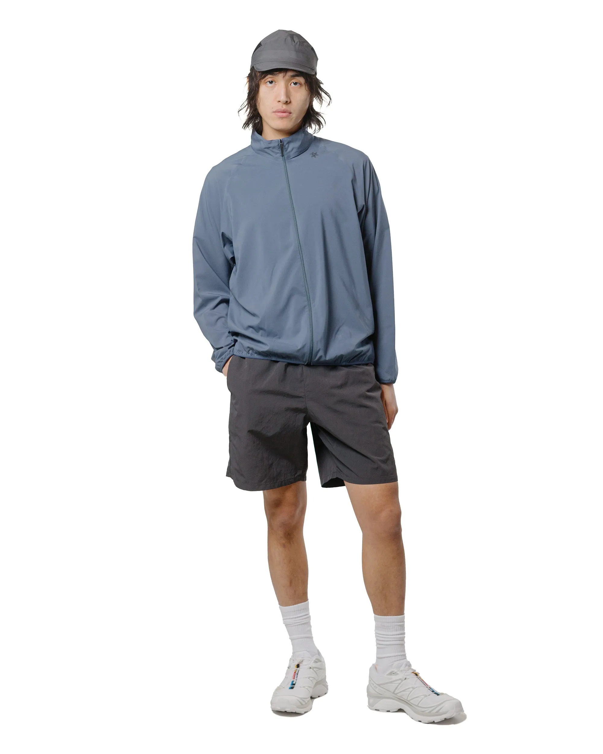 Light Sensor Hood With V-Neck Materials Goldwin Nylon Shorts Deep Charcoal