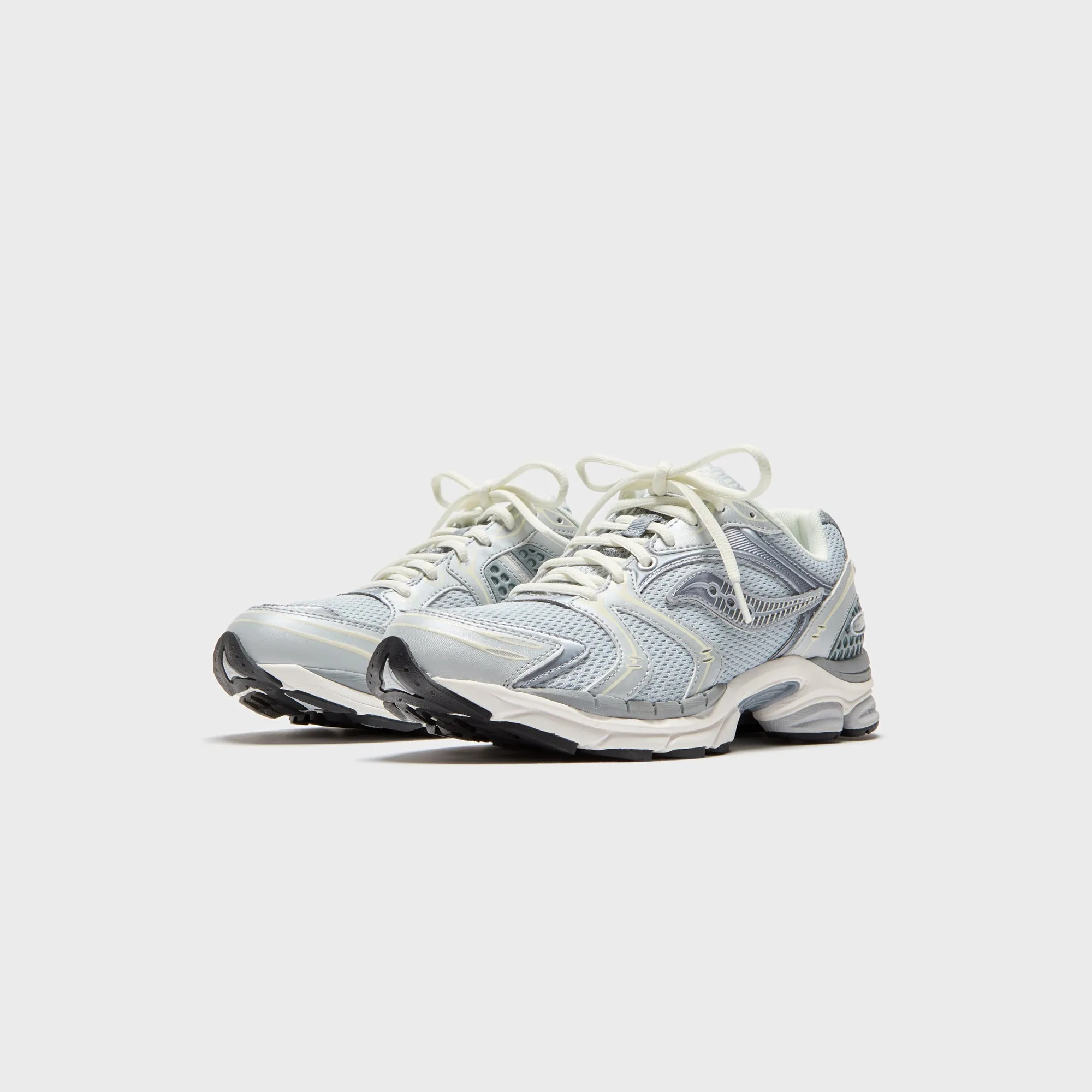 Saucony Progrid Triumph 4 - Light Grey Respectfully Round Toes