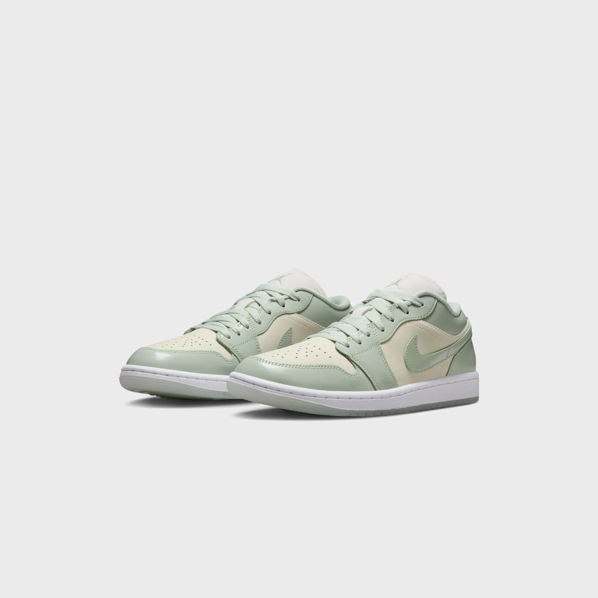 Jordan Wmns Air Jordan 1 Low Se - Sail / Seafoam / Metallic Silver / White Breathable Structure Design Durable Midsole Technology