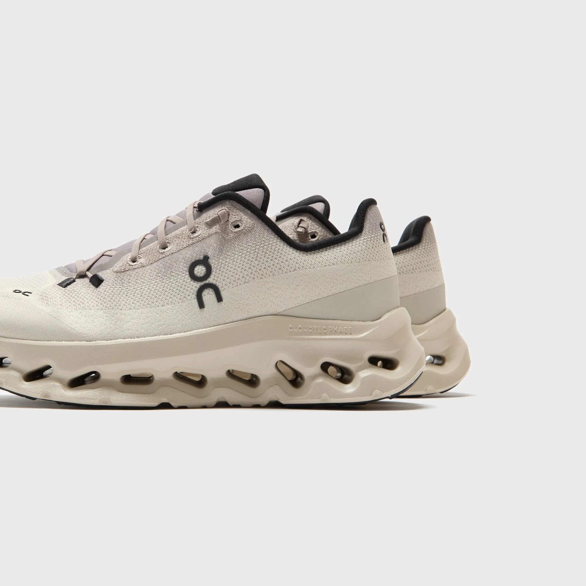 On Running Cloudtilt - Cinder / Sand Game-Changer Footwear