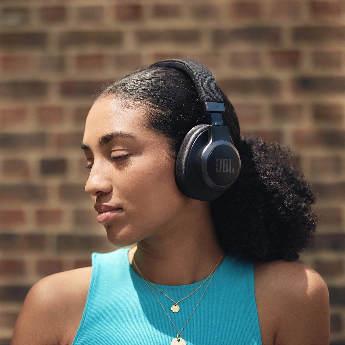 JBL Live 770NC Wireless Over-Ear Adaptive Noise Cancelling Headphones (Black)