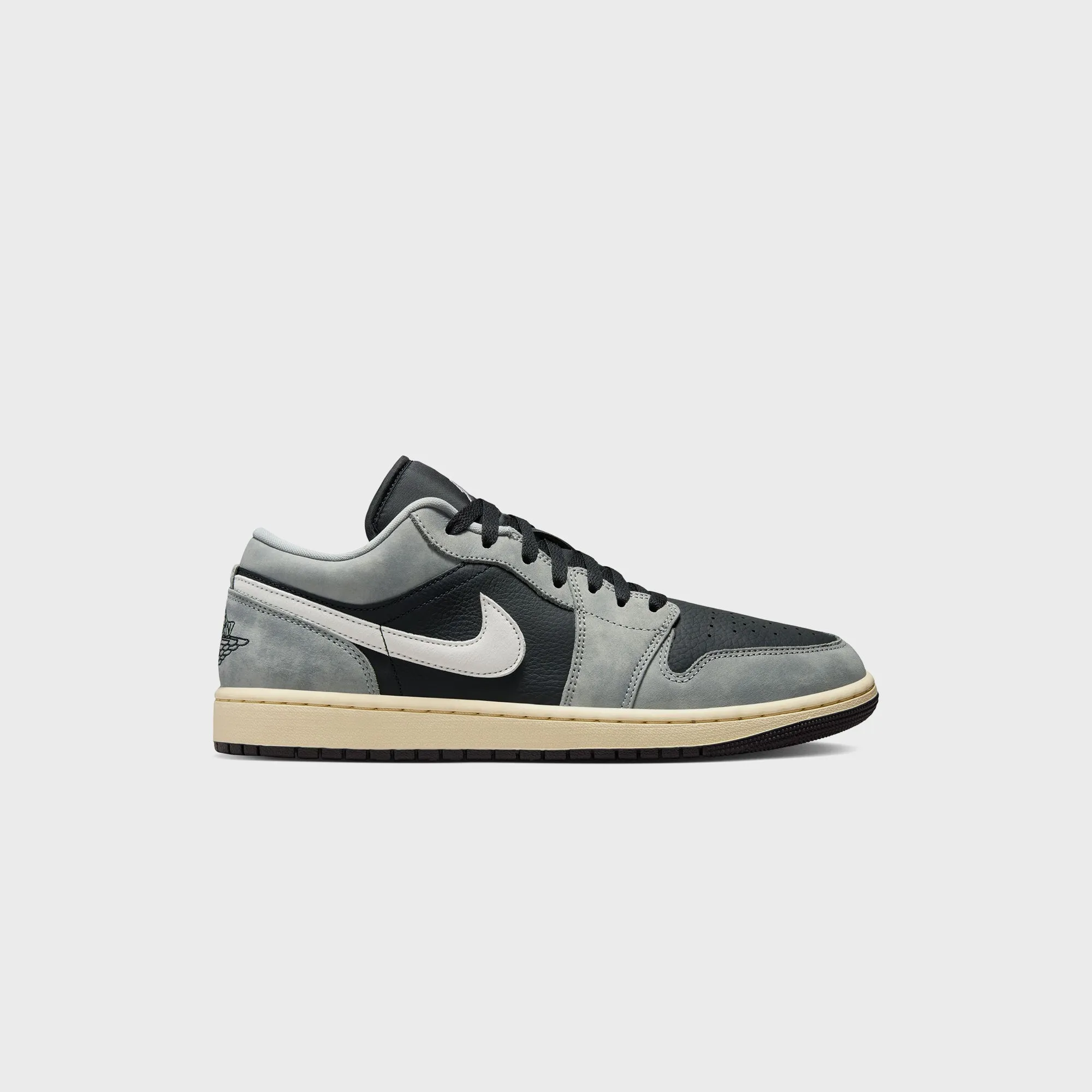 Step Out Boldly Made to Move Jordan Air Jordan 1 Low Se - Light Smoke Grey / Black / Sail