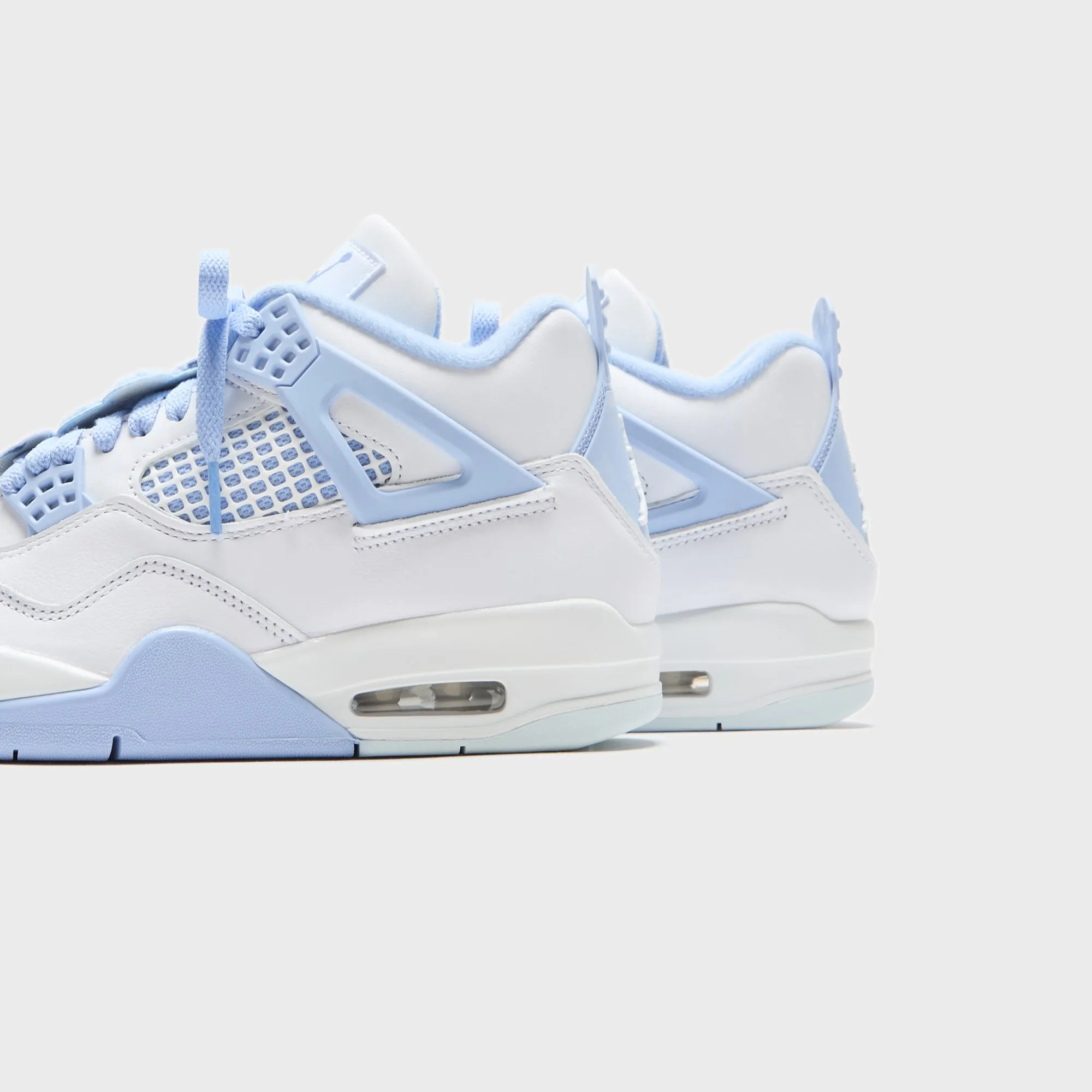 Breathable Back Panel Jordan Wmns Air Jordan 4 Retro - White / Aluminum / Blue Tint / Oil Green