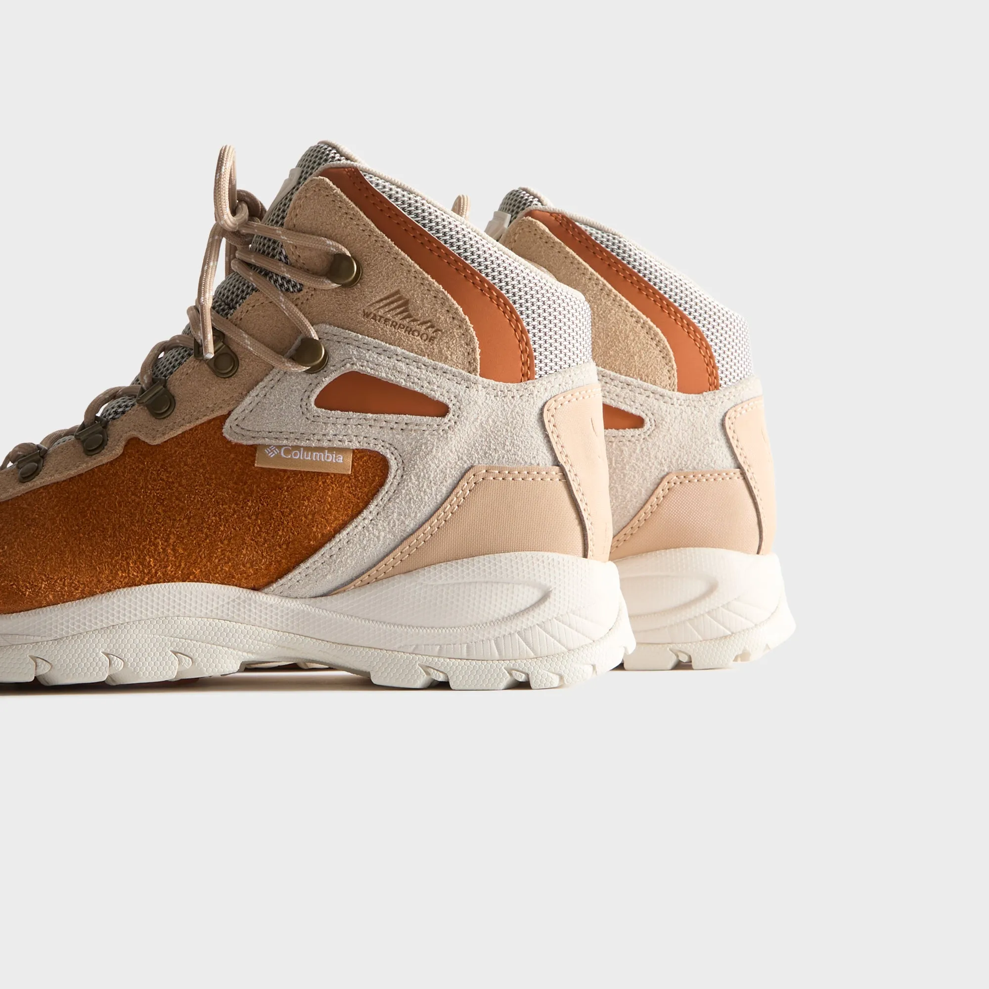 Bear Skin Comfortable Office Shoes Kith & South2 West8 For Columbia Newton Ridge - Light Adobe Snowcap
