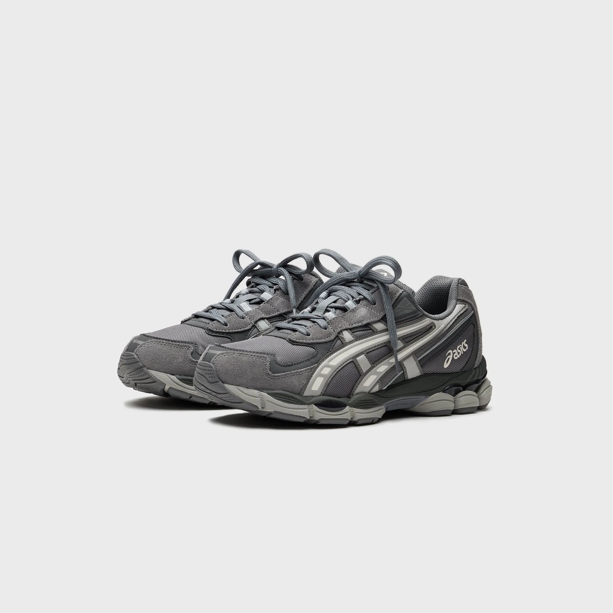 Chase What Moves You Asics Gel-Nyc 2055  - Carbon / Cement Grey