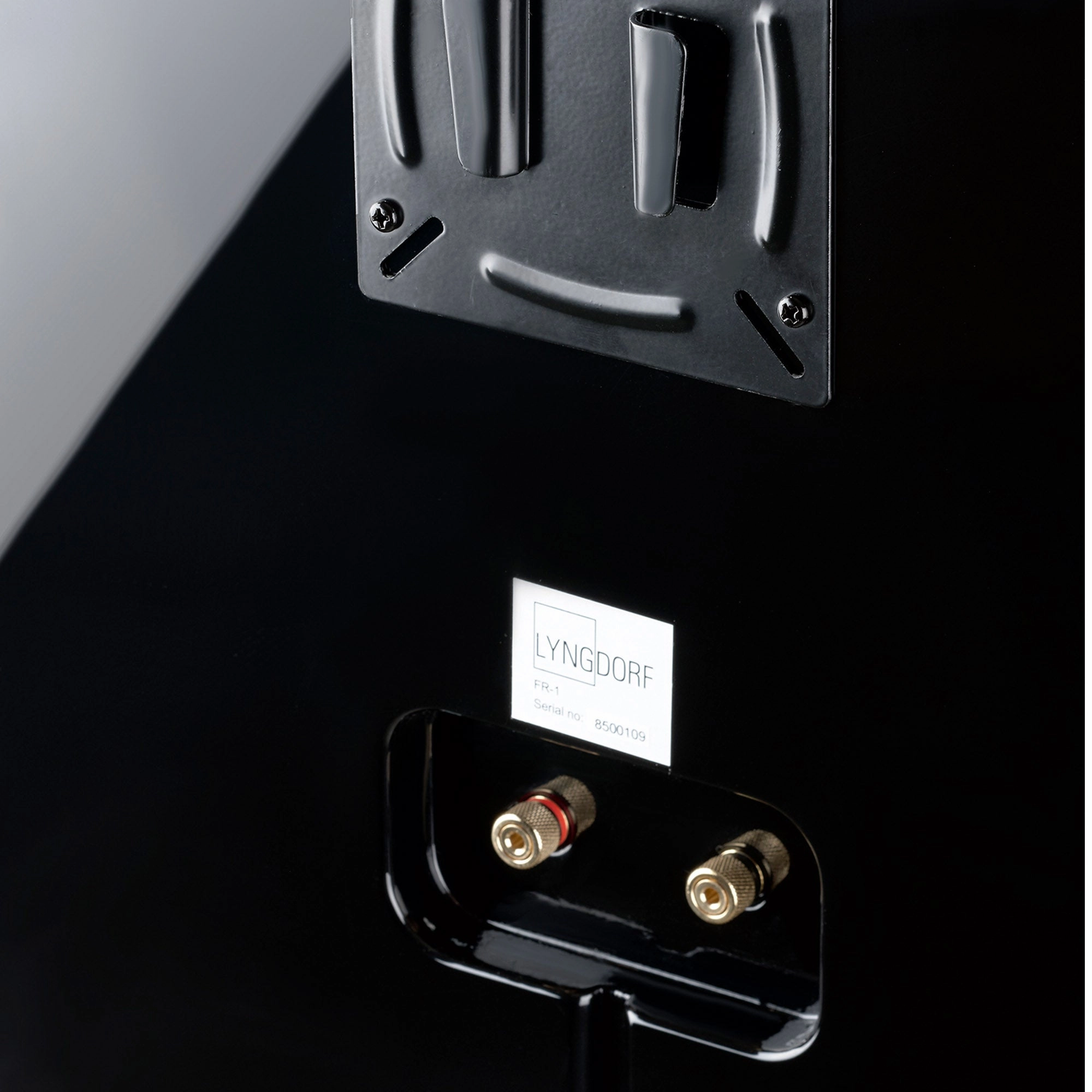 Lyngdorf FR-1 Full Range Speaker with Gabriel fabric cover