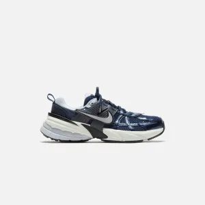 Game-Changer Footwear Walk with Purpose Nike V2K Run - Obsidian / Obsidian / Thunder Blue / Wolf