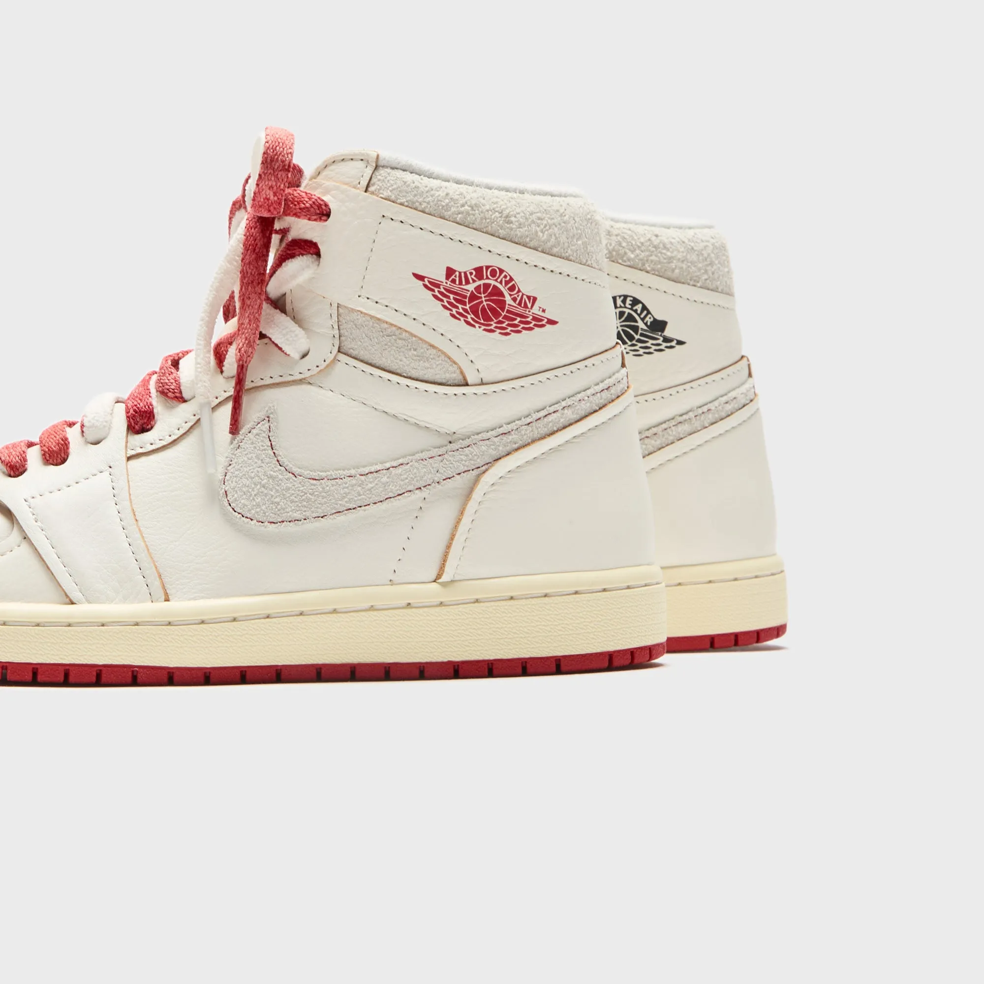 Layered Jordan Wmns Air Jordan 1 Retro High Og - Sail / Cinnabar / Light Bone