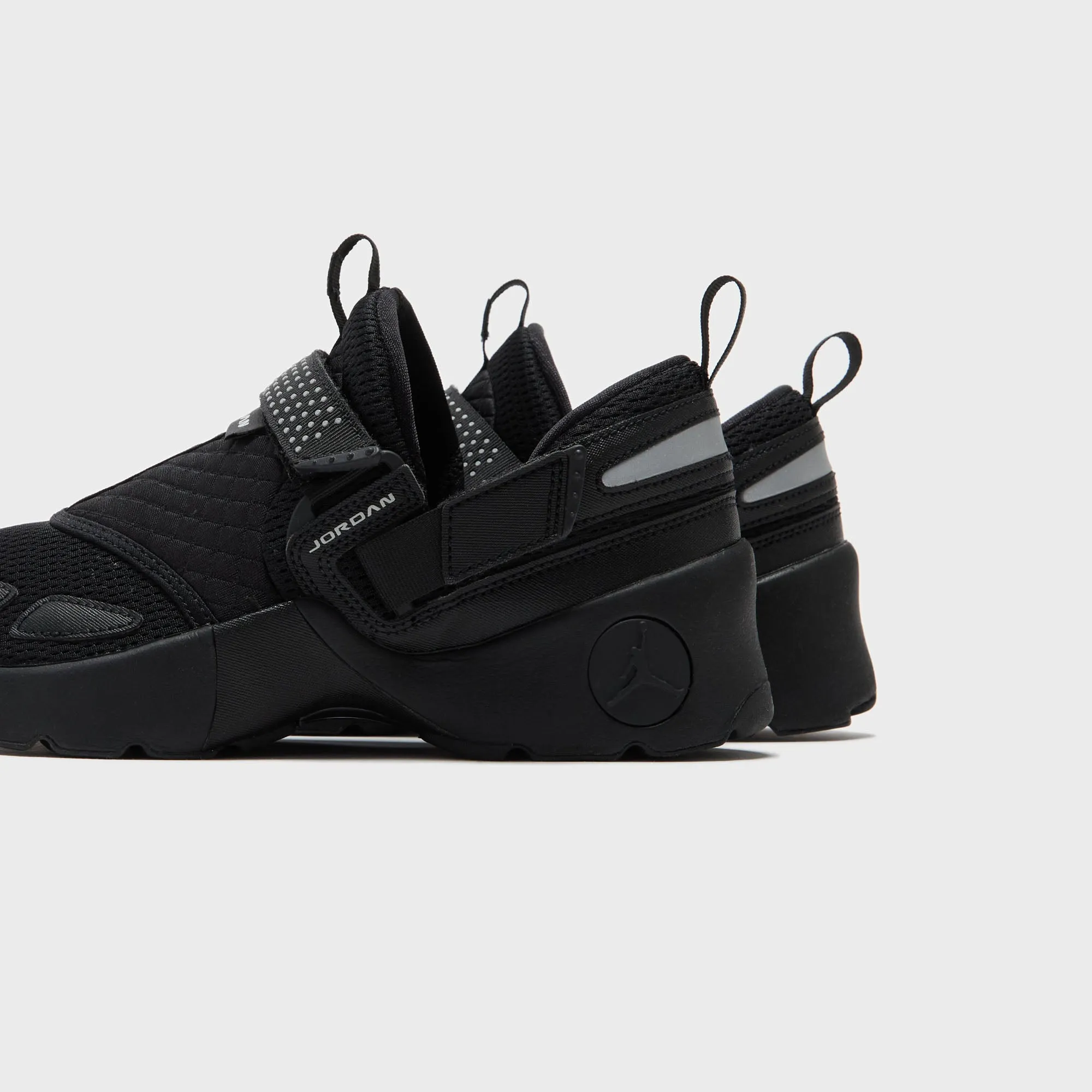 Padded Outsole Roll-Up Strap Jordan Wmns Trunner Lx - Black / Black / Black