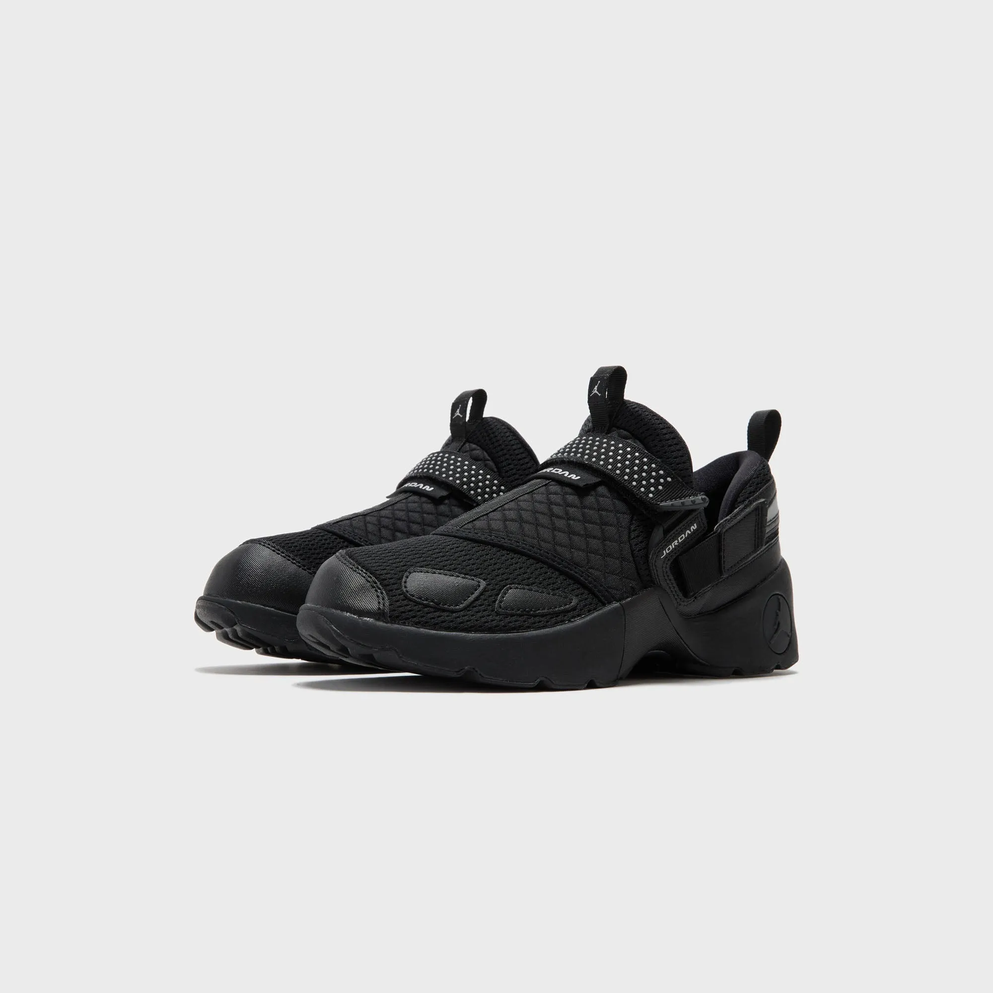 Comfortable Trail Jordan Wmns Trunner Lx - Black / Black / Black