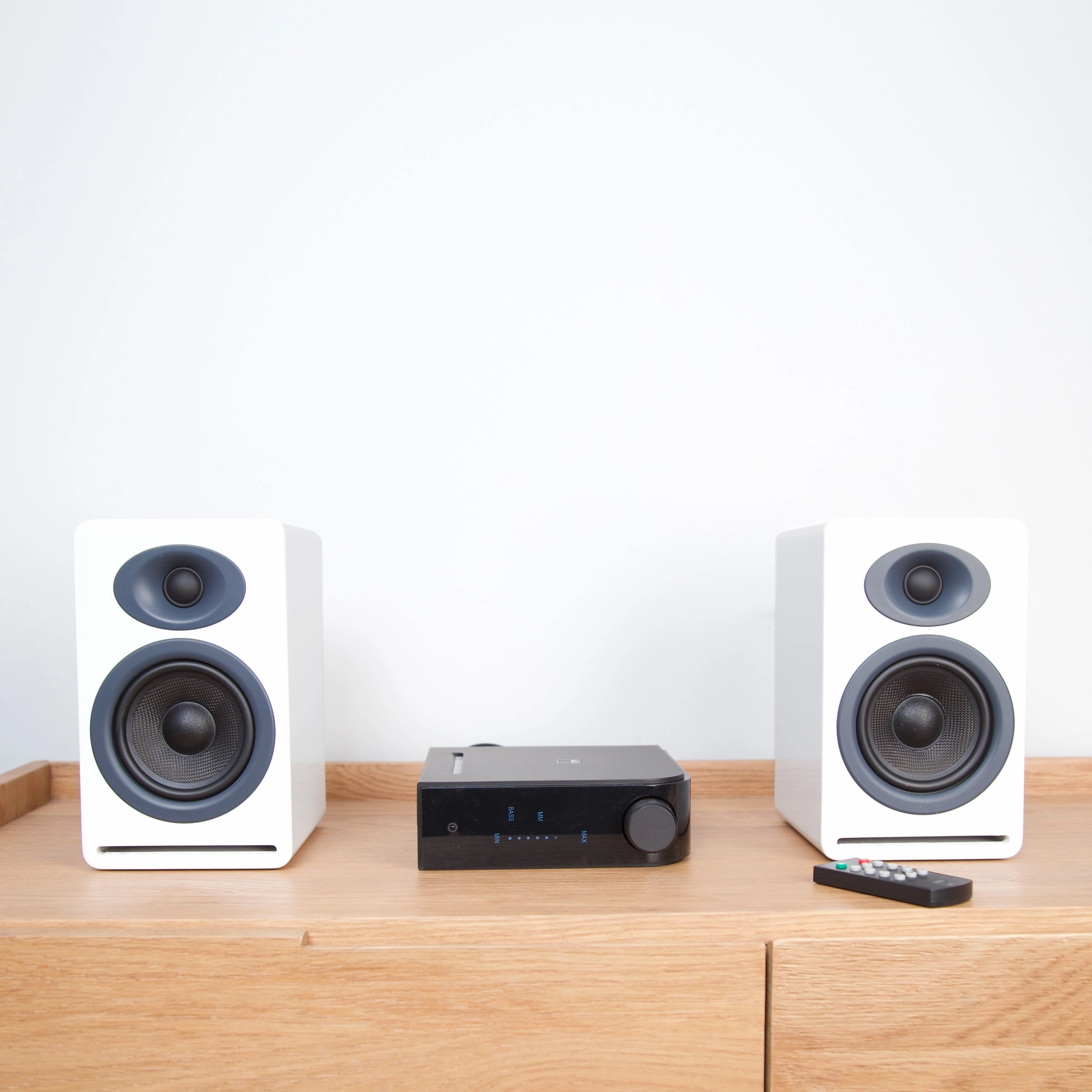 NAD: D3020 V2 Amplfier / Audioengine P4 / Passive Speaker Package