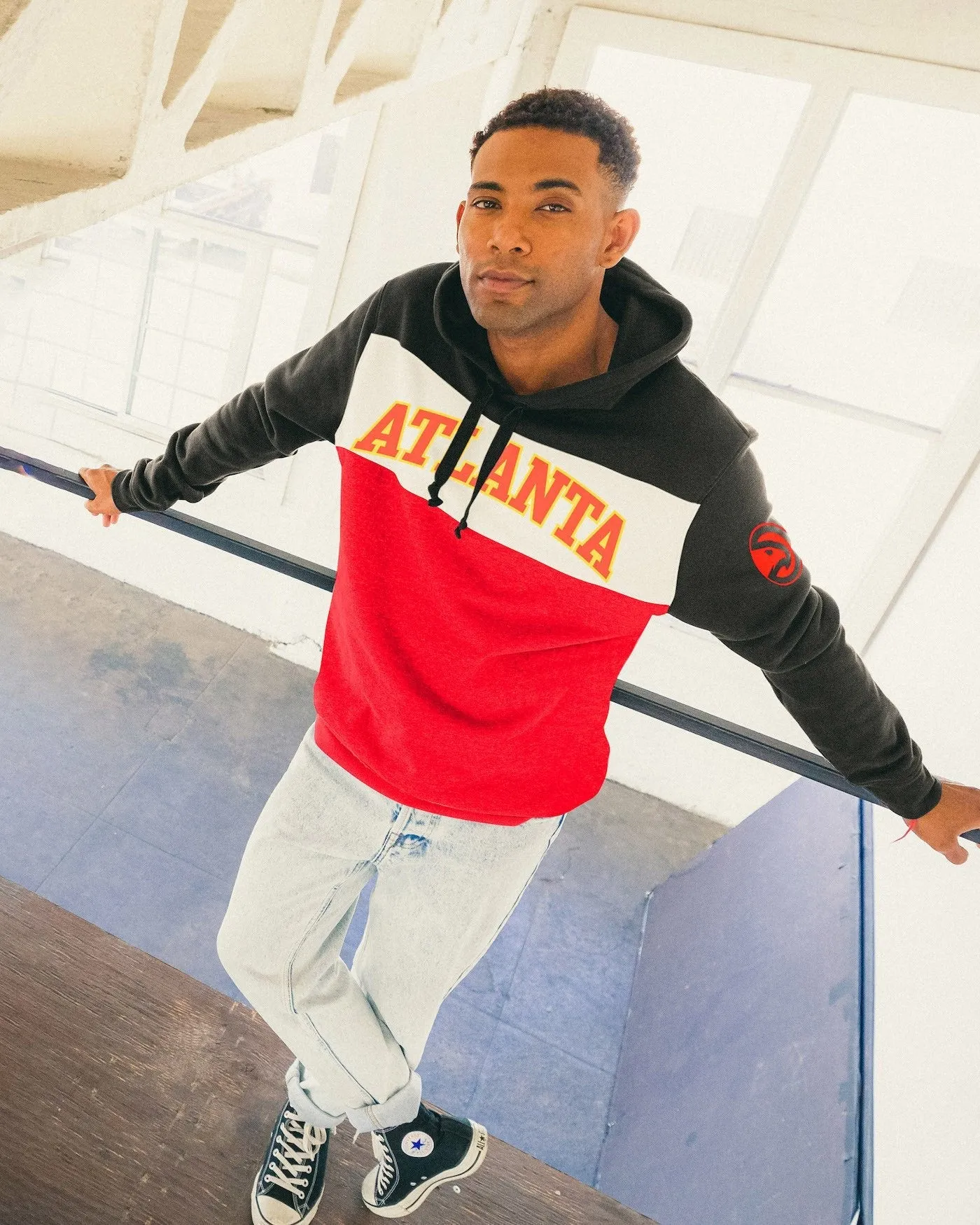 Pull à capuche colorblock des Atlanta Hawks de la NBA