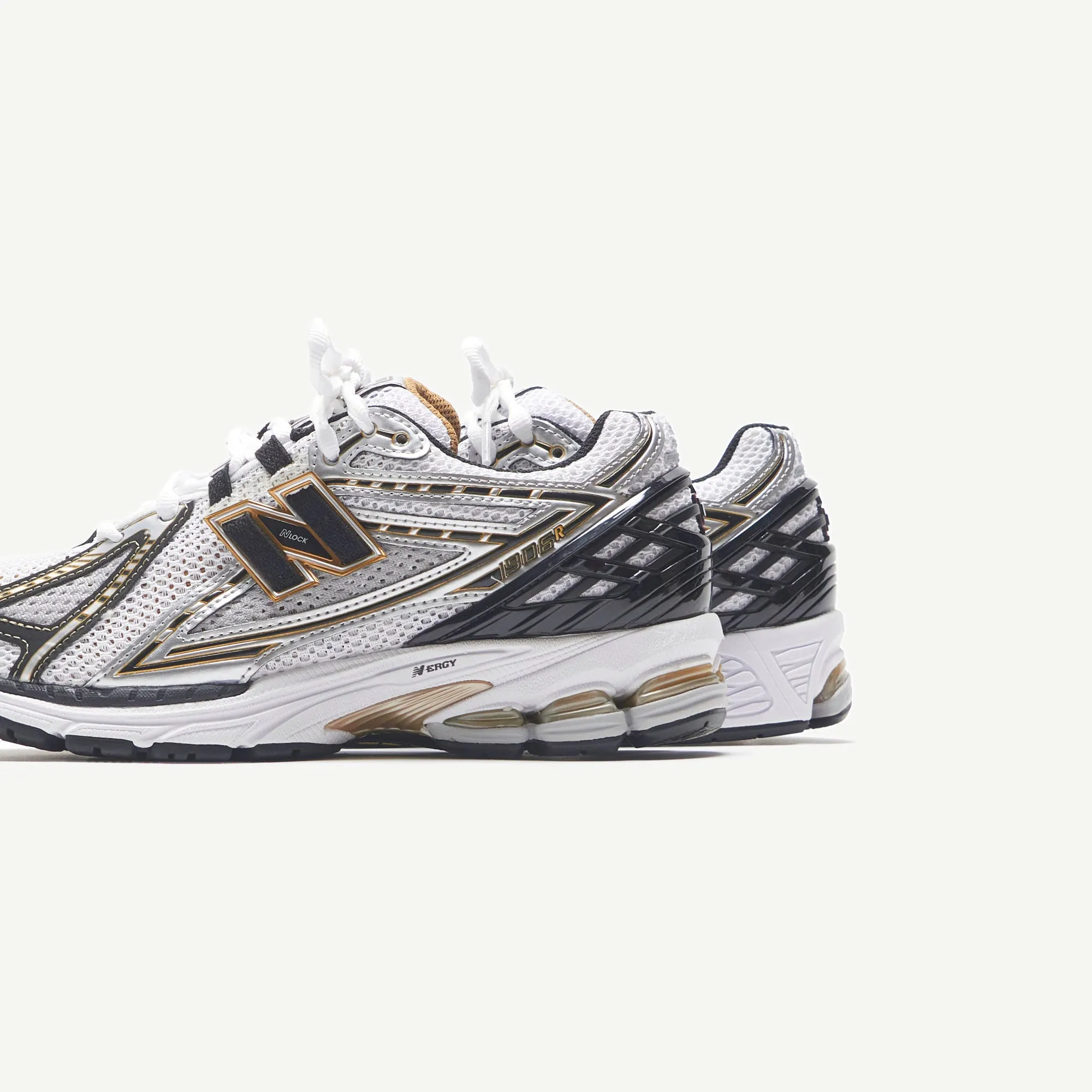 Move Like You Mean It New Balance 1906R - Metallic Silver