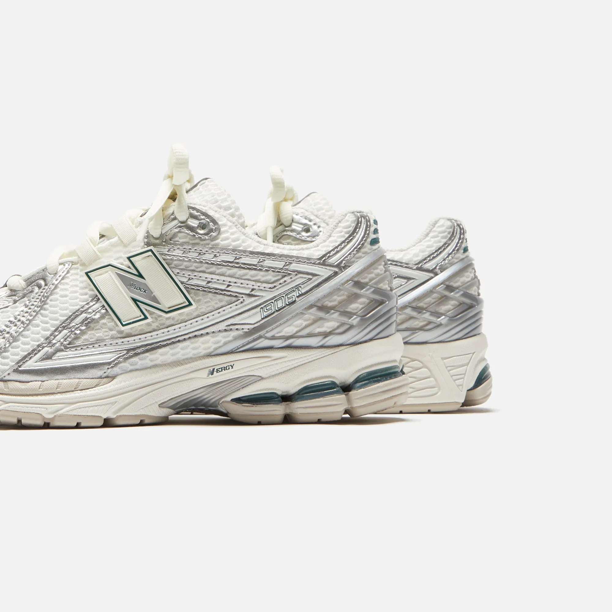 Shock Resistance Sole Shoe Odor-Resistant Property Feature New Balance 1906R - Silver Metallic / Sea Salt