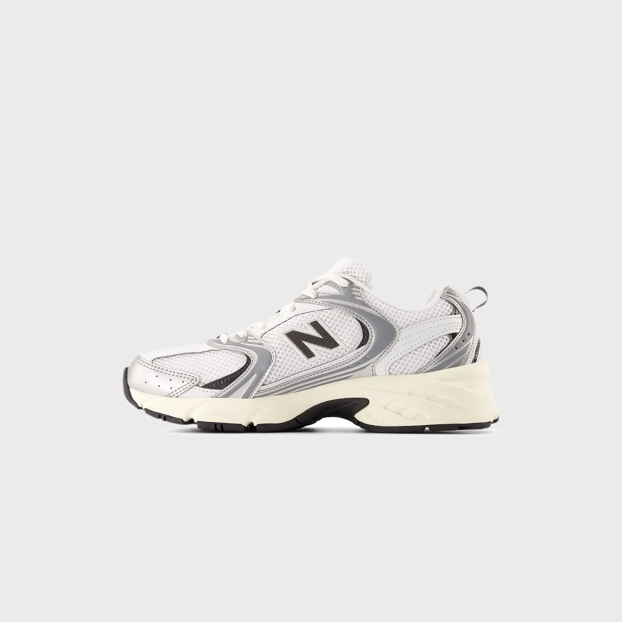 Move Beyond Ordinary New Balance 530 - Silver Metallic / Black Cement