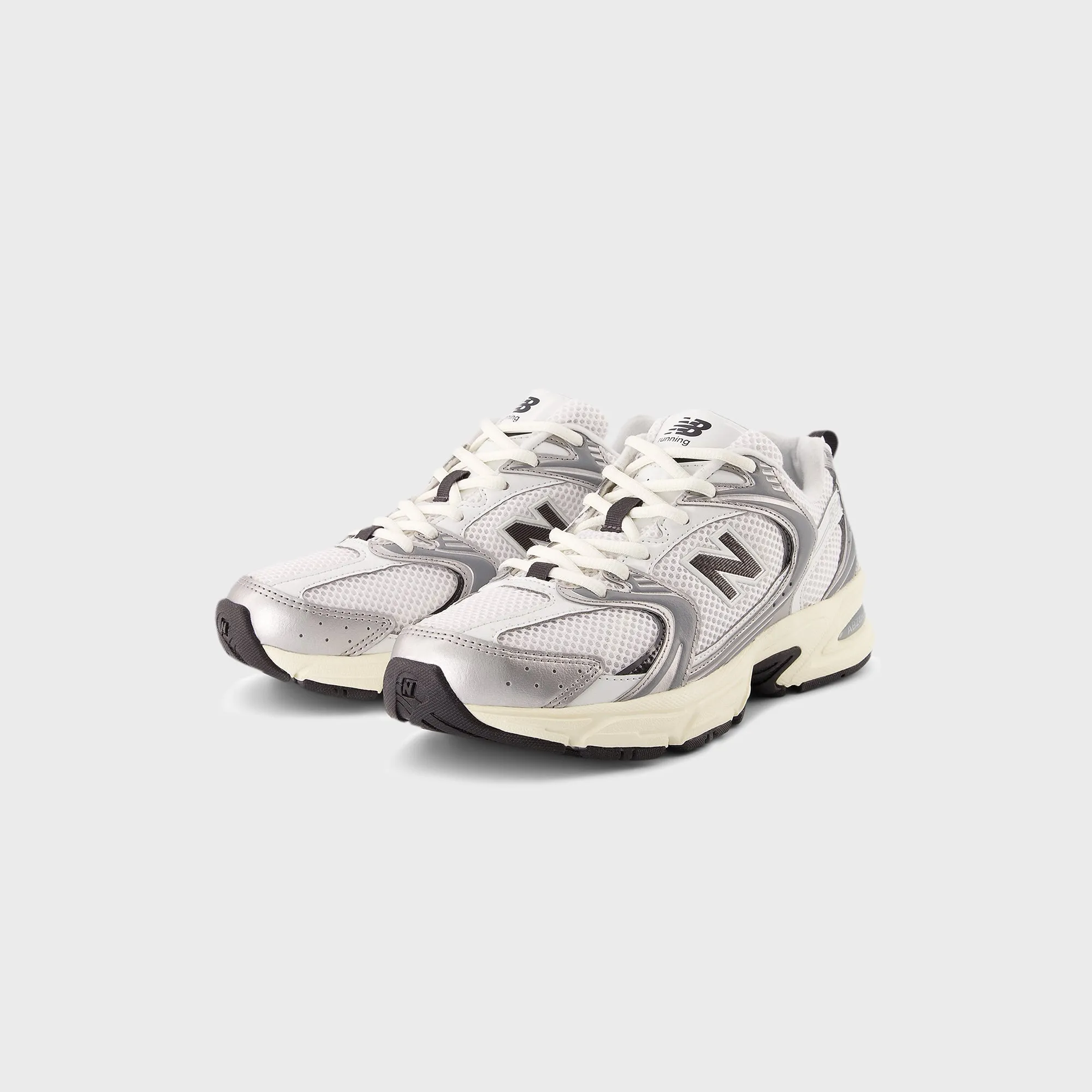 New Balance 530 - Silver Metallic / Black Cement Comfortable Ankle Wrap Comfort Buttons