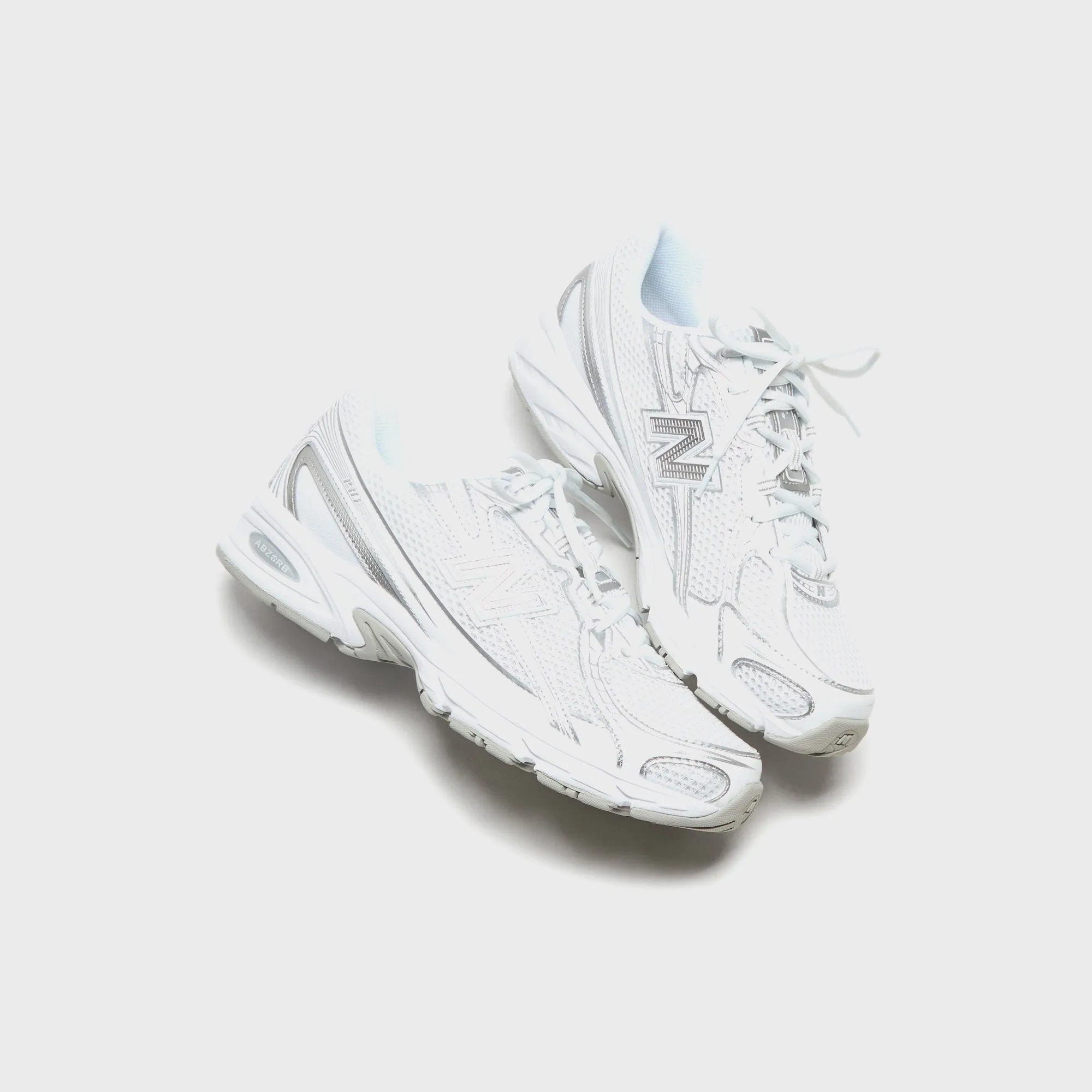 Dress from the Feet Up New Balance 740 - Silver / White