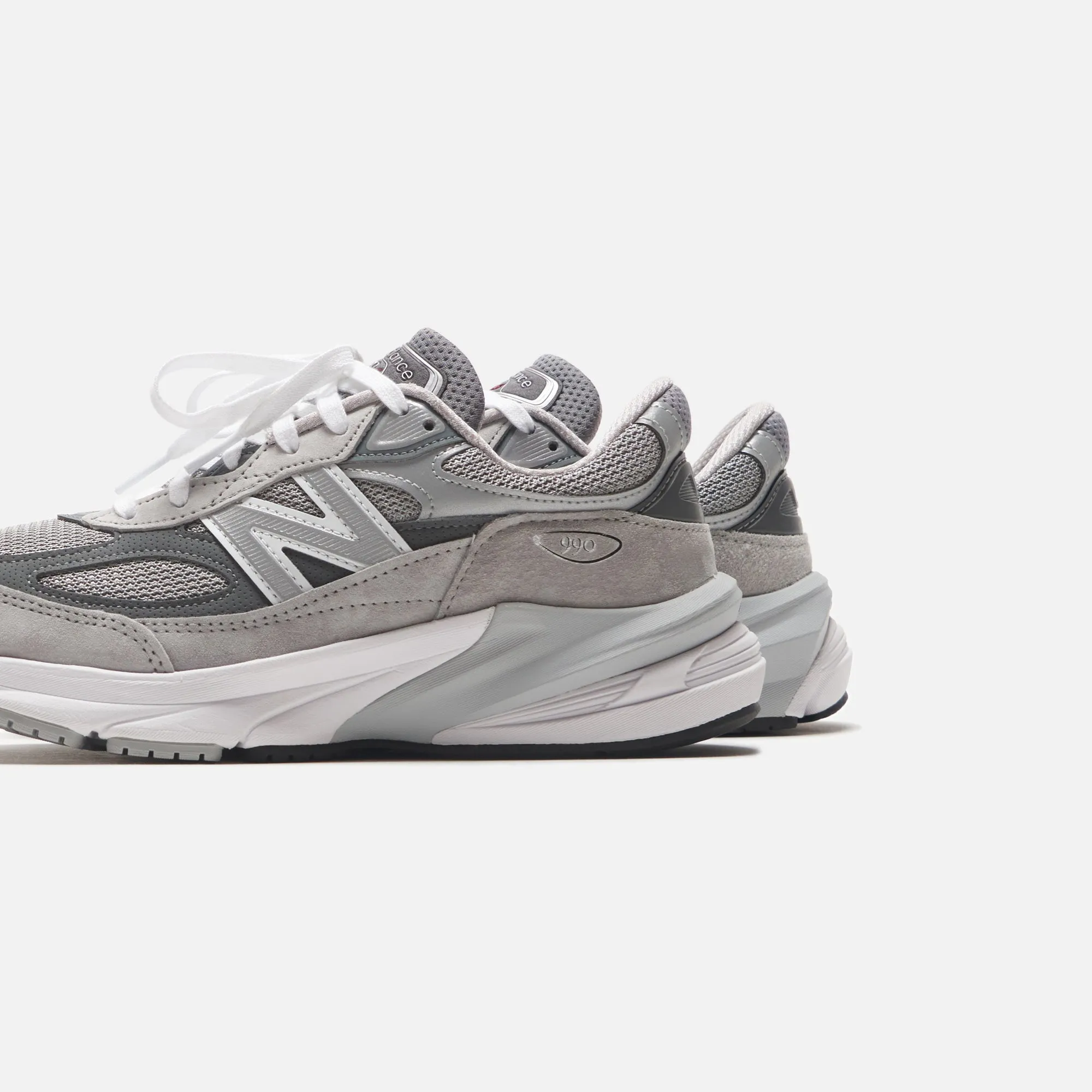 New Balance 990V6 - Grey Roomy Toe Box Everyday Comfort