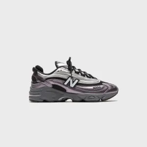 Buckle - Up New Balance M1000 - Metallic Silver / Dark Ice Wine / Black