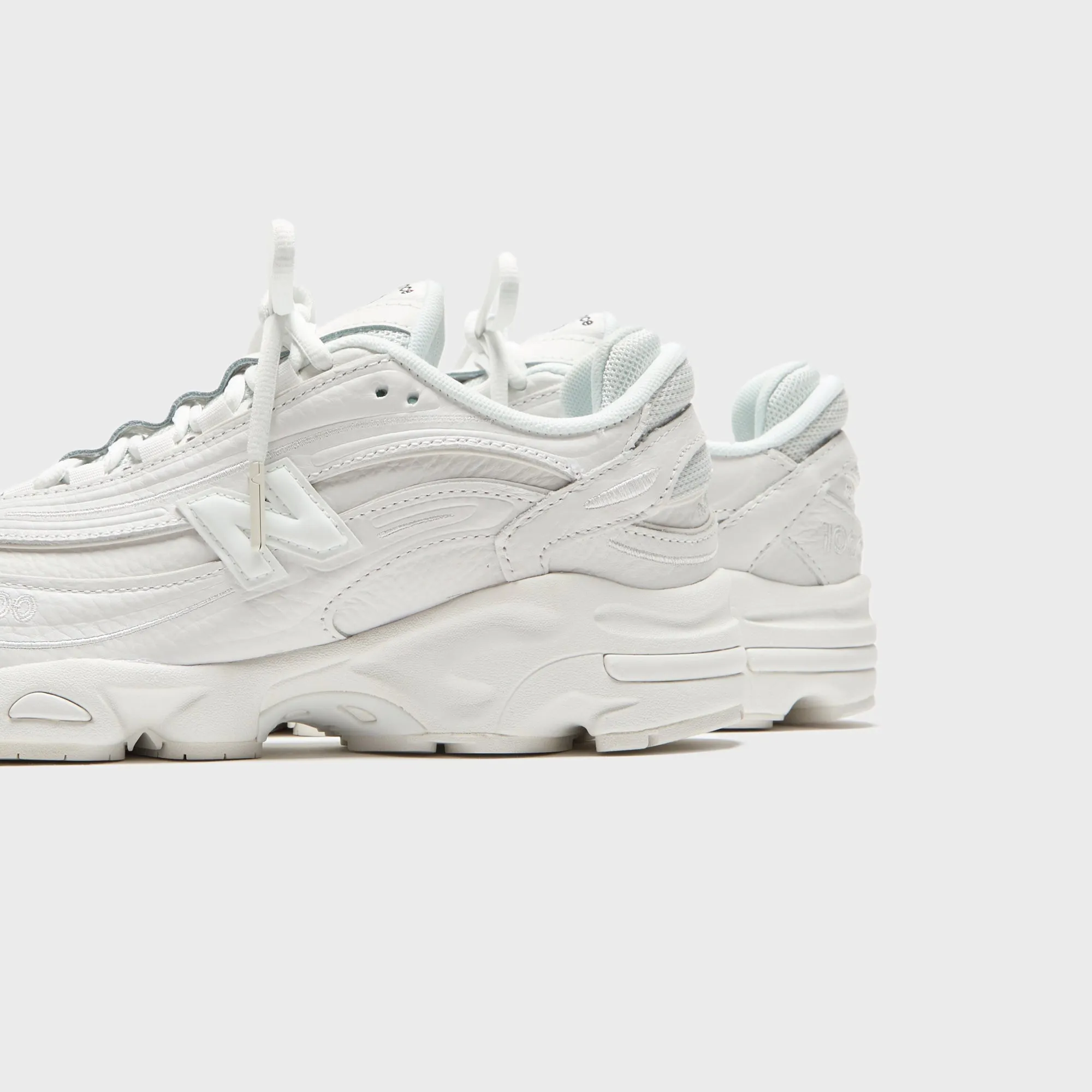 All Saints' Day Sale All Eyes on You New Balance M1000 - White