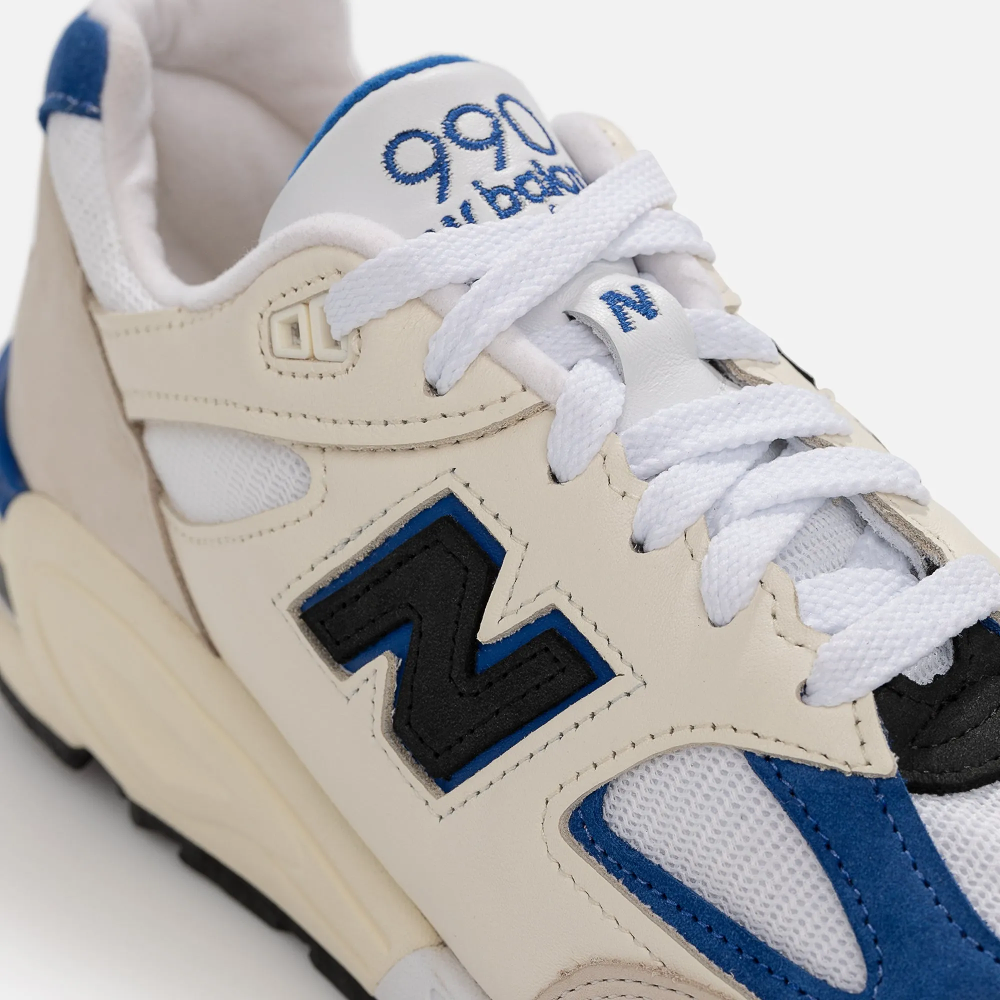 New Balance Made In Usa 990V2 - White / Blue Ribbon Slippers Design In Use Comfort