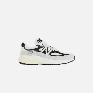 Relaxed Comfort New Balance Made In Usa 990V6 - Grey / Black