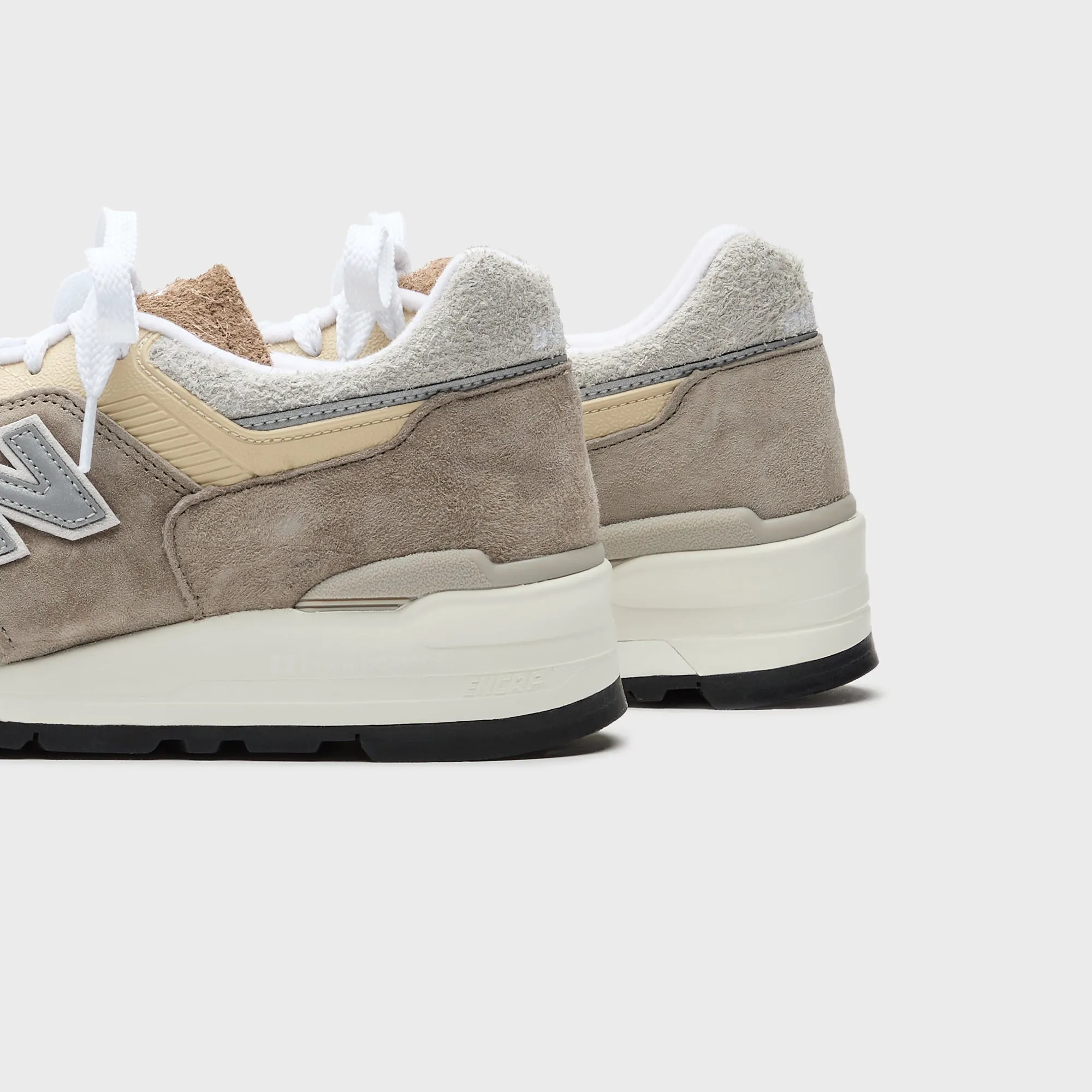Own the Moment New Balance Made In Usa 997 - Light Mushroom / Mirage Gray