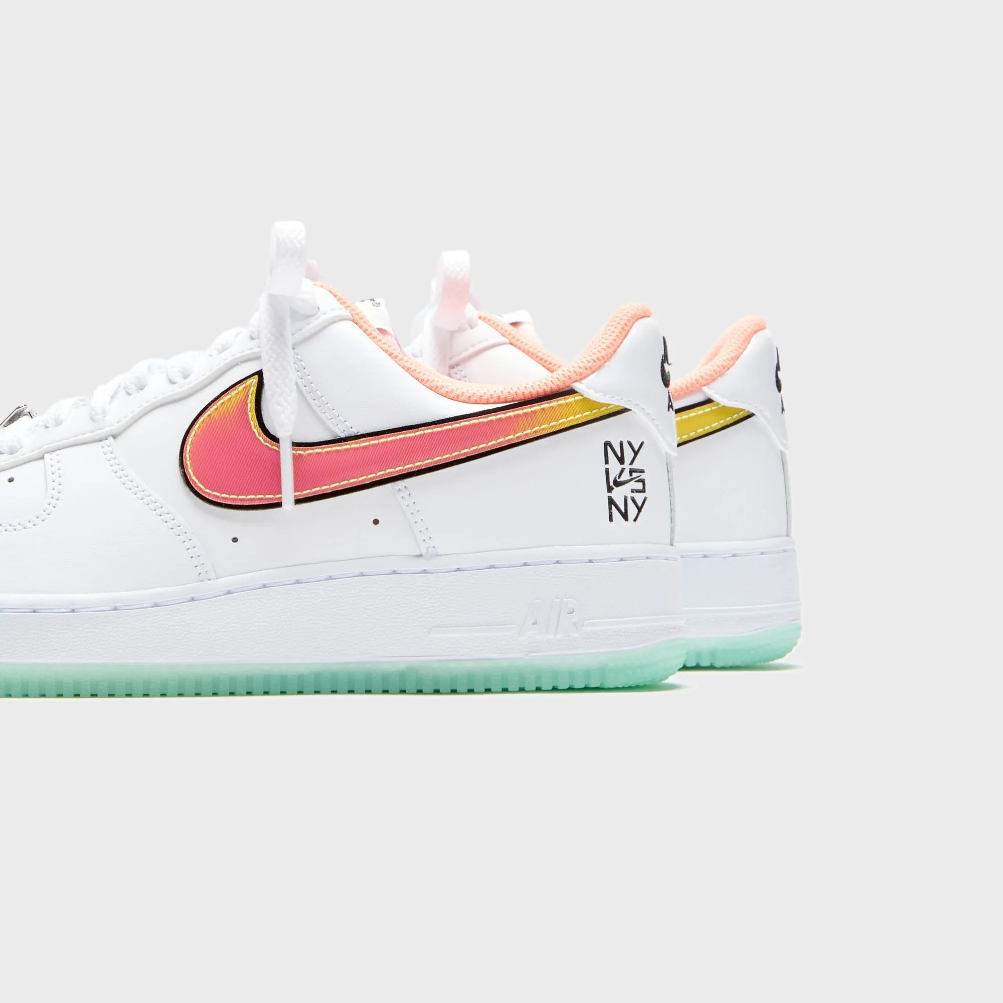 Soft Outer Shell Design Loose-Fit Nike Air Force 1 '07 - White / Crimson Pulse / Green Glow