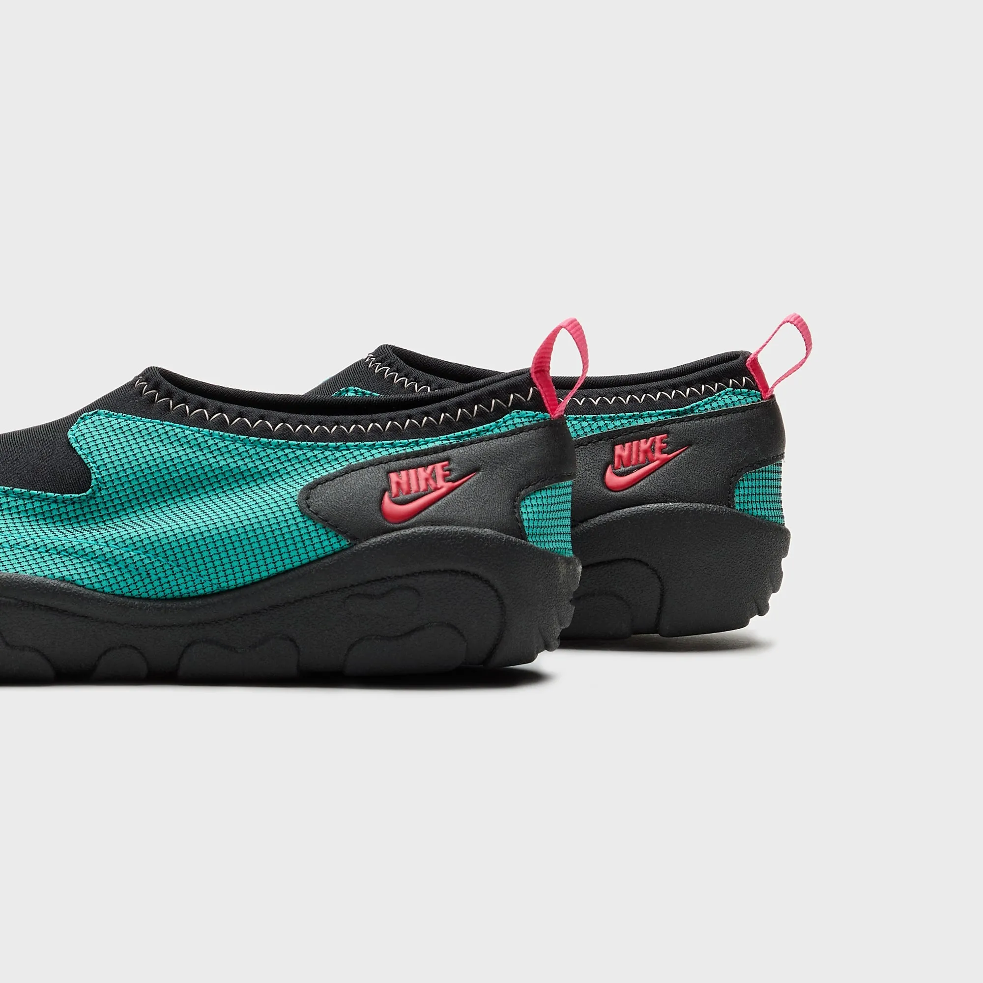 Push Beyond Limits Nike Aqua Turf - Turbo Green / Black / Washed Coral / Team Scarlet