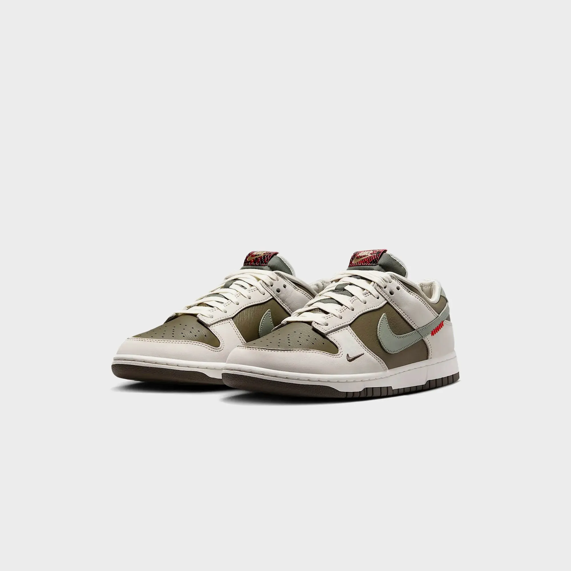 Walking Comfort Padding On Heel Edge Nike Dunk Low - Medium Olive / Jade Horizon / Sail / Ironstone