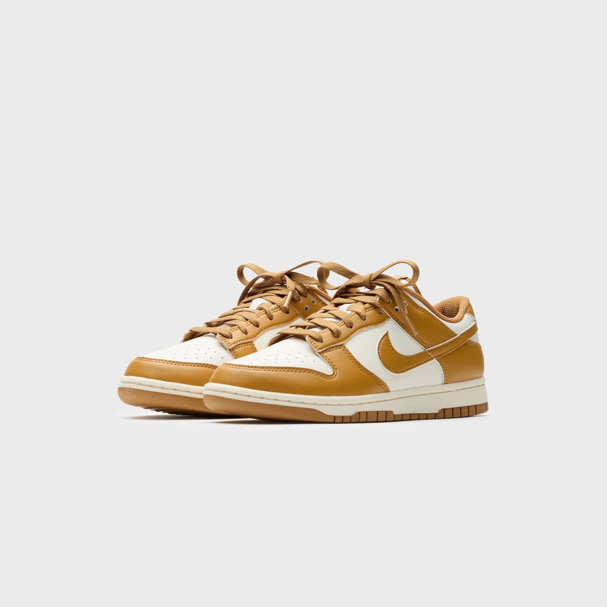 Comfort Design Features Comfortable Buckle Up Over The Knee Boots Nike Dunk Low Retro - Pale Ivory / Wheat