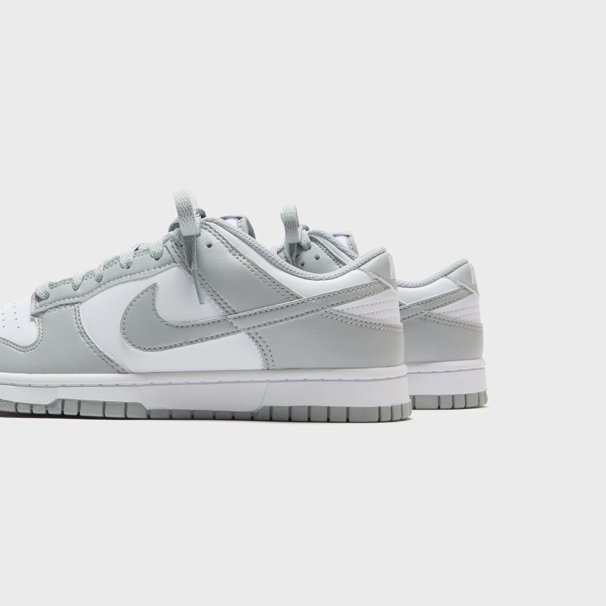 Nike Dunk Low Retro - White / Light Smoke Grey / White Comfortable Movement Feature Style