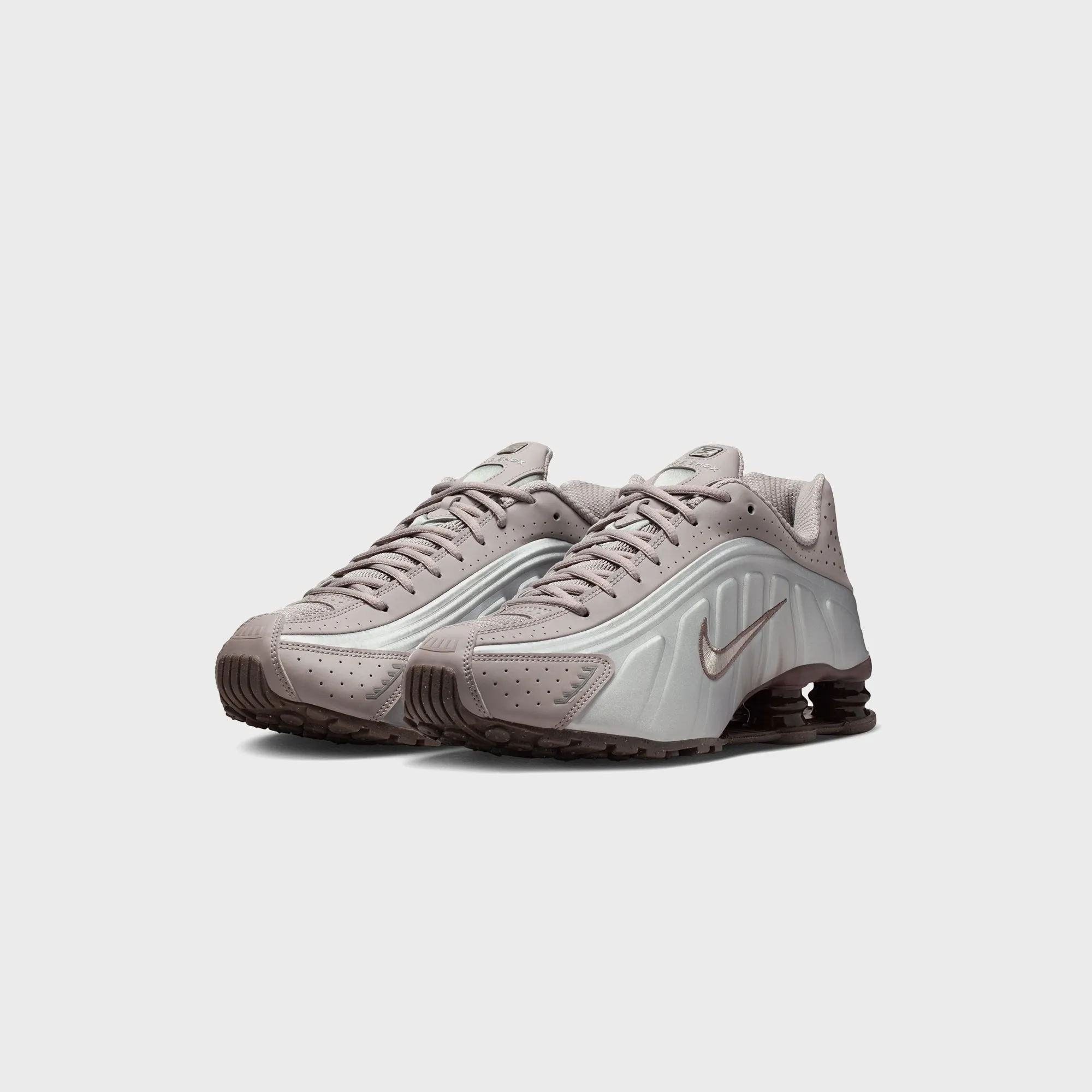 Nike Shox R4 - Cave Stone / Cave Stone / College Grey Footwear for the Fearless Spring Sale