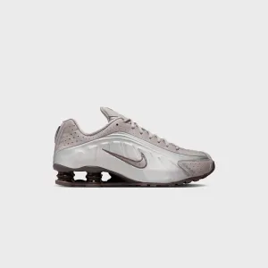 Nike Shox R4 - Cave Stone / Cave Stone / College Grey PVC Foam Mid Heel