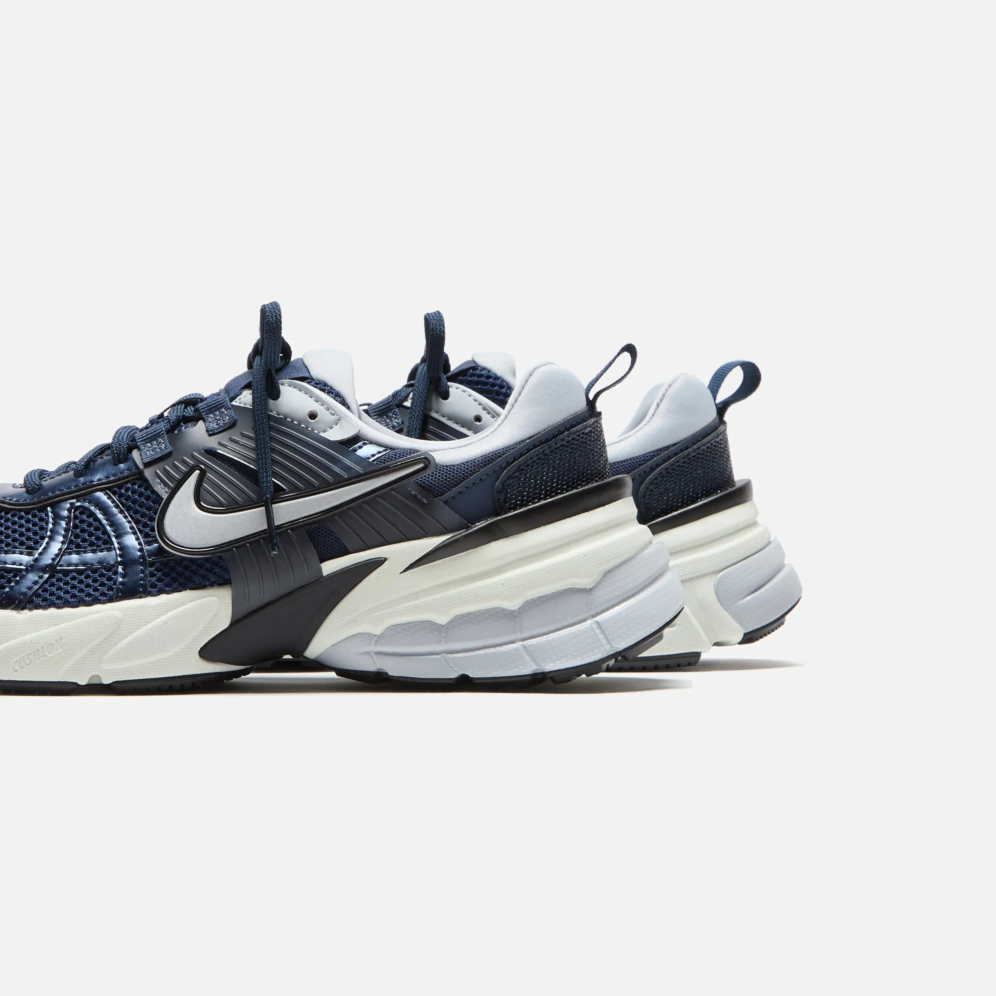 Pipe Classic Movement Nike V2K Run - Obsidian / Obsidian / Thunder Blue / Wolf
